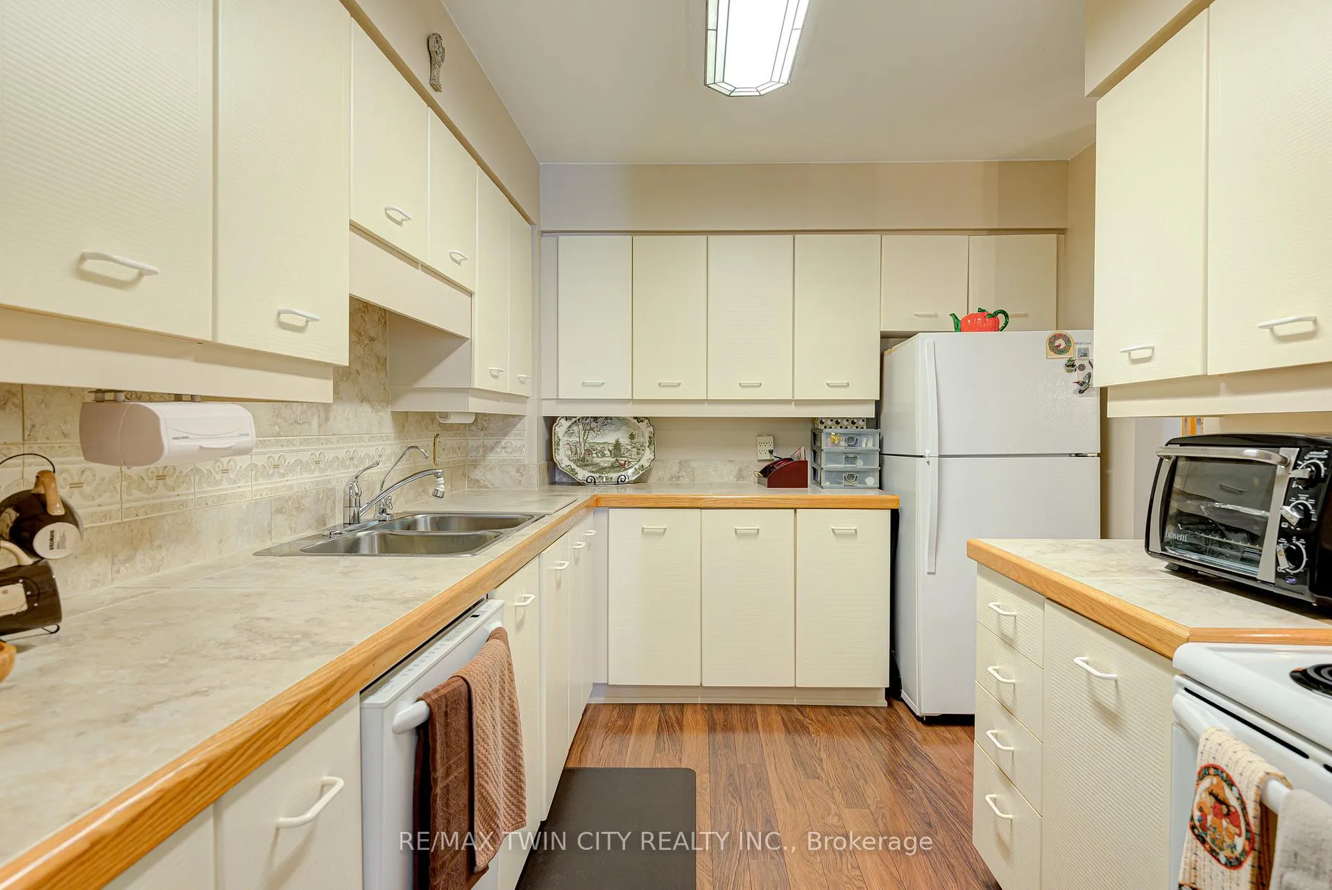 Photo 10 of Unit 12, 523 Beechwood Drive, Waterloo, Beechwood West — HOMEH