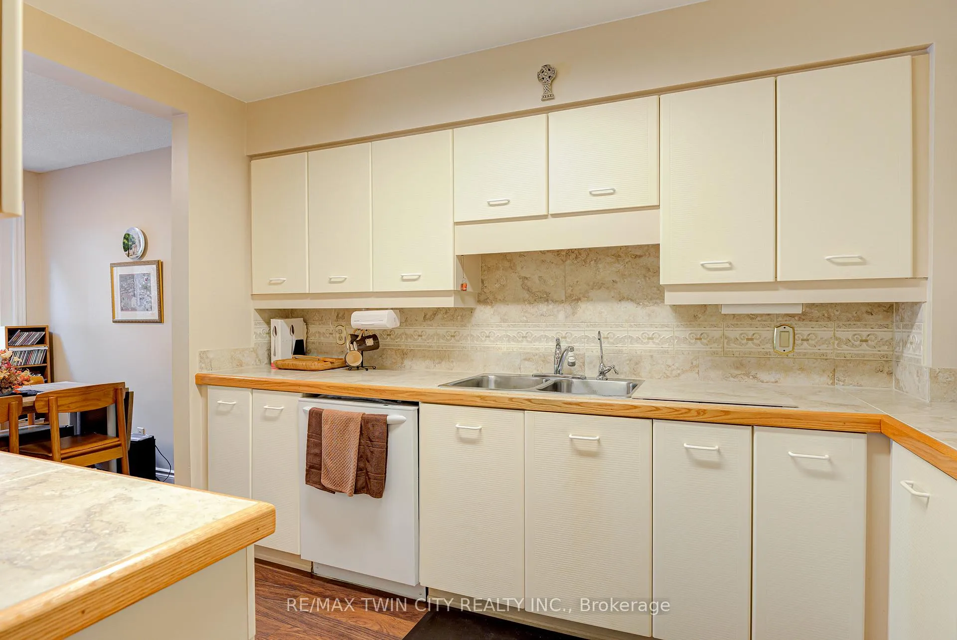 Photo 11 of Unit 12, 523 Beechwood Drive, Waterloo, Beechwood West — HOMEH