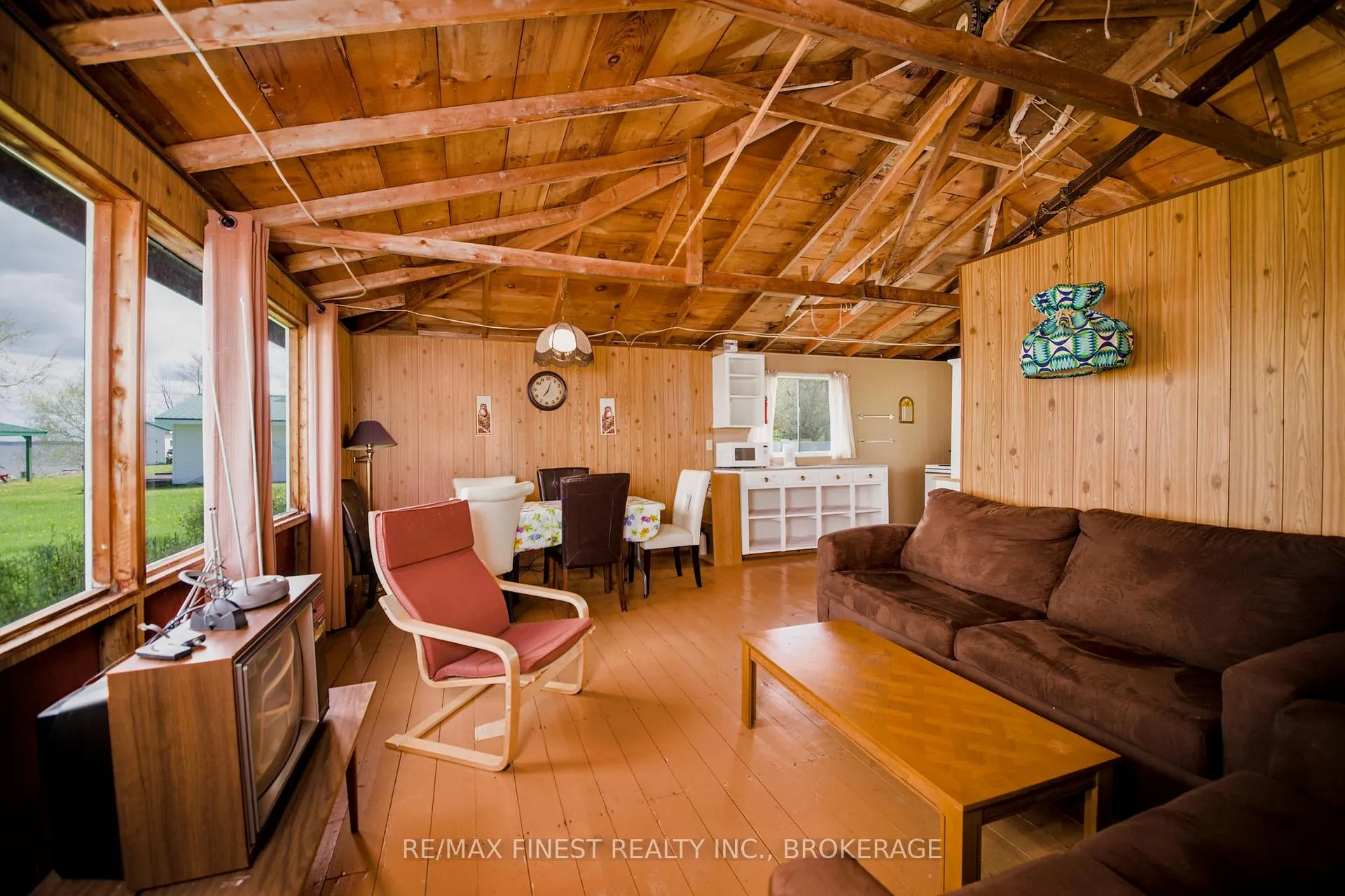 Photo 4 of 9300 Front Road, Frontenac Islands, The Islands — HOMEH