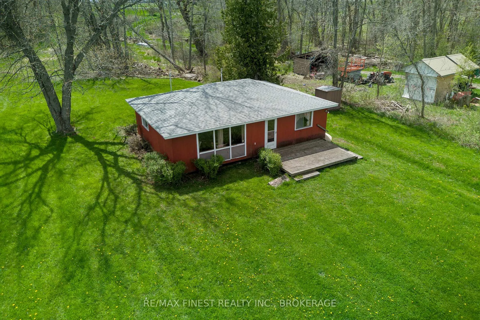 Photo 11 of 9300 Front Road, Frontenac Islands, The Islands — HOMEH