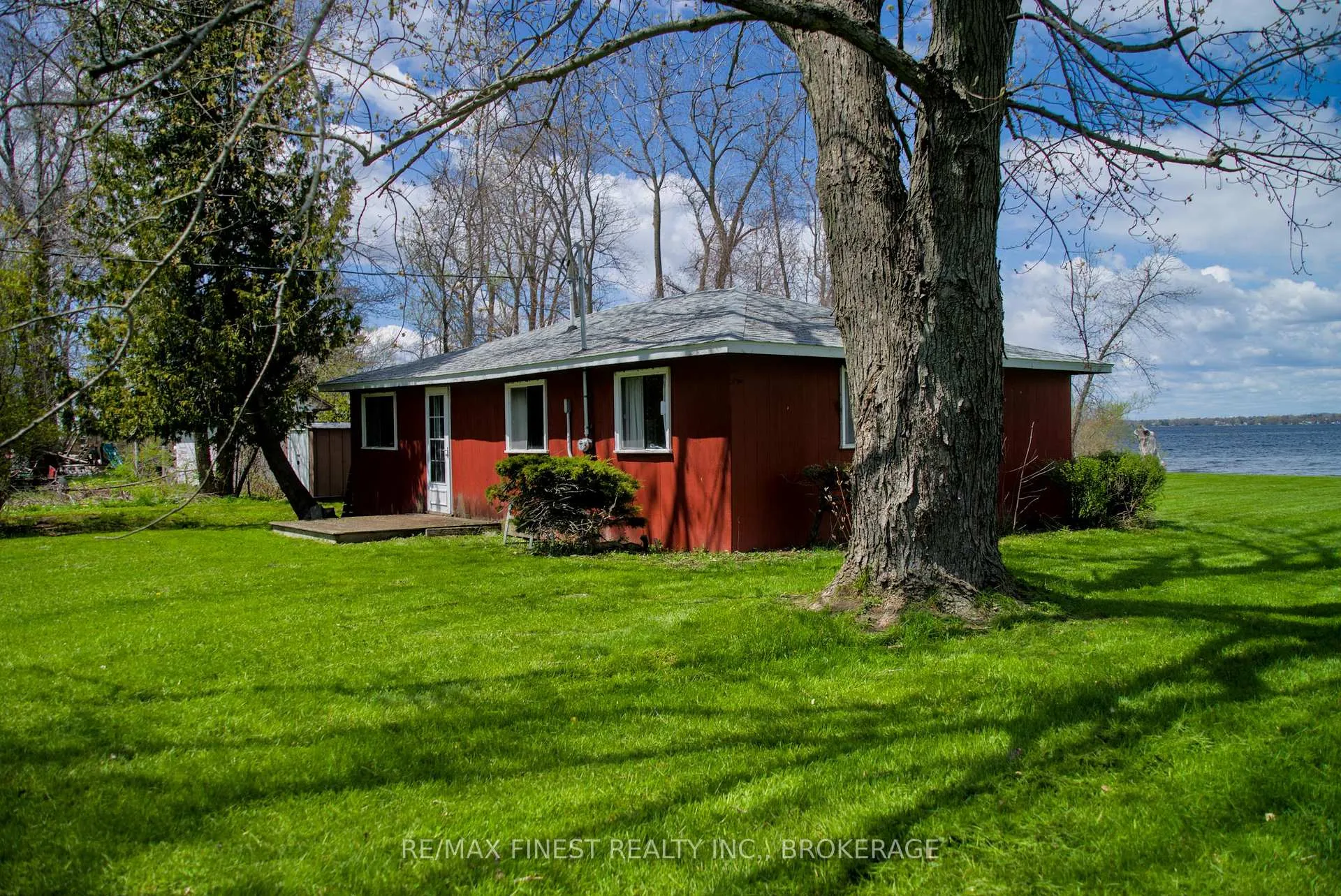 Photo 13 of 9300 Front Road, Frontenac Islands, The Islands — HOMEH