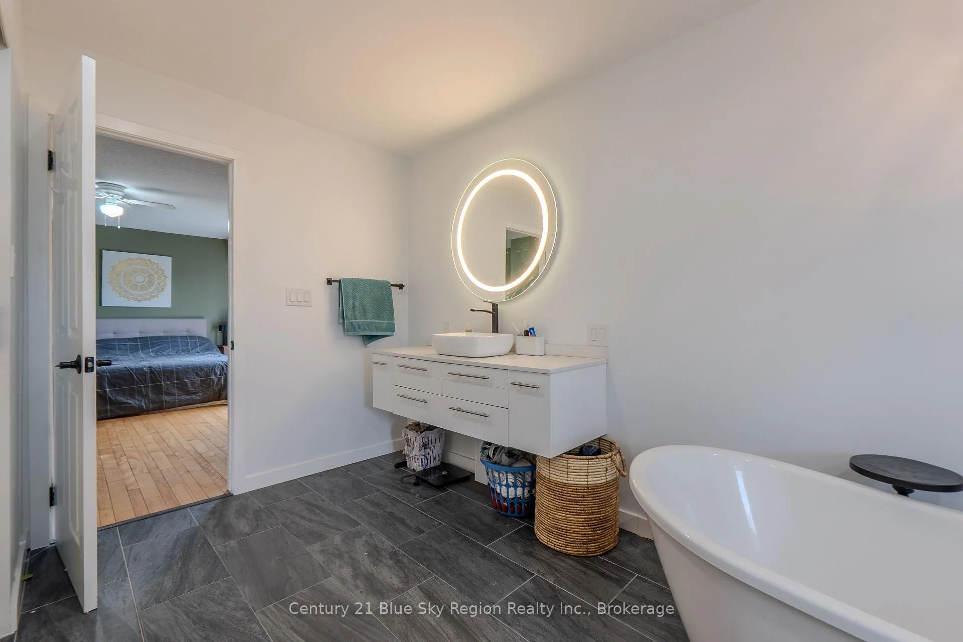 Photo 11 of 879 Callander Bay Drive, Callander — HOMEH