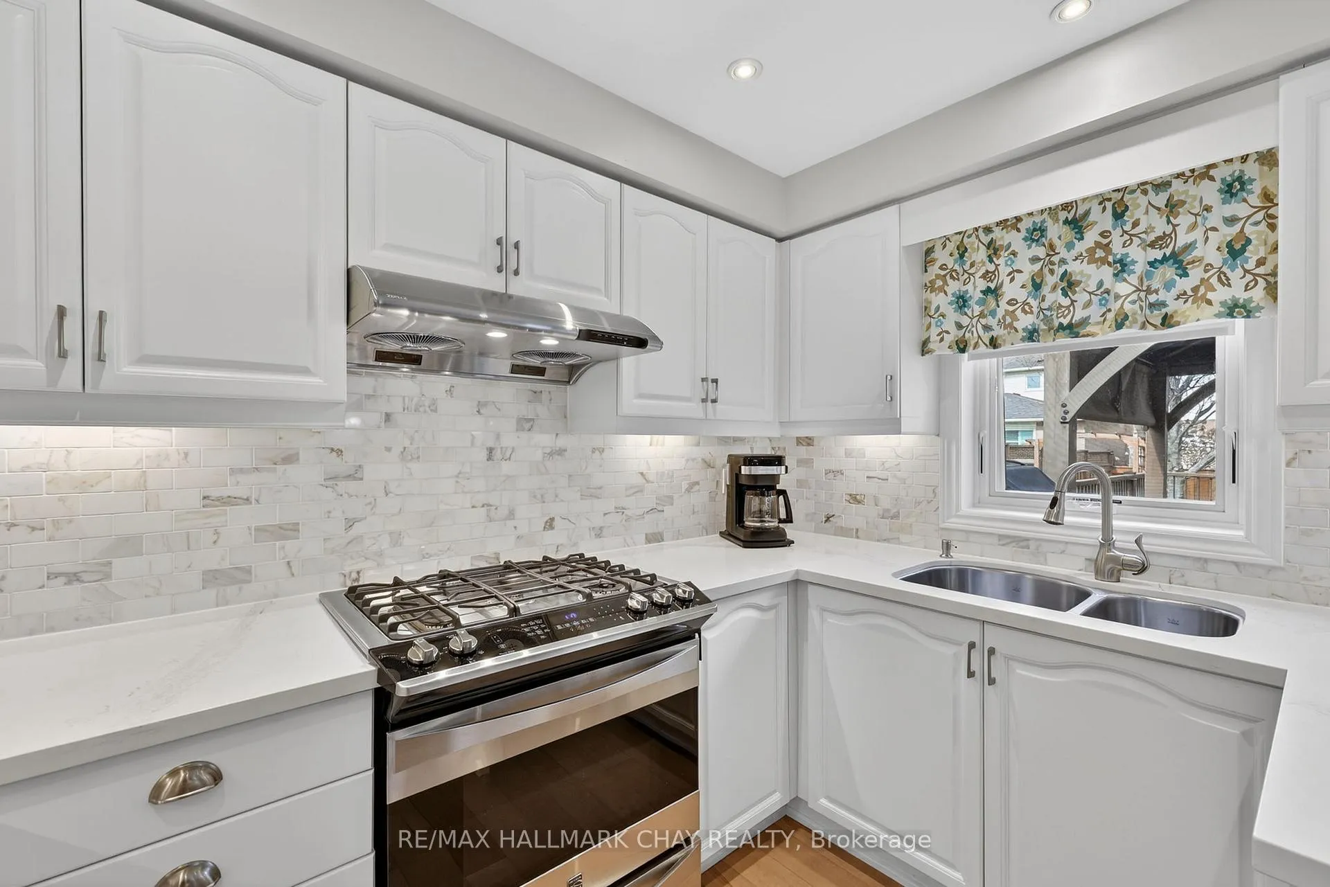 Photo 7 of 4 Darling Crescent, New Tecumseth, Alliston — HOMEH
