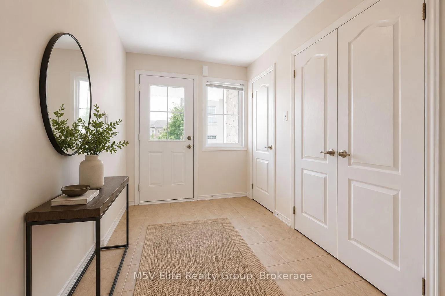 Photo 3 of 5010 Desantis Drive, Lincoln, Beamsville — HOMEH
