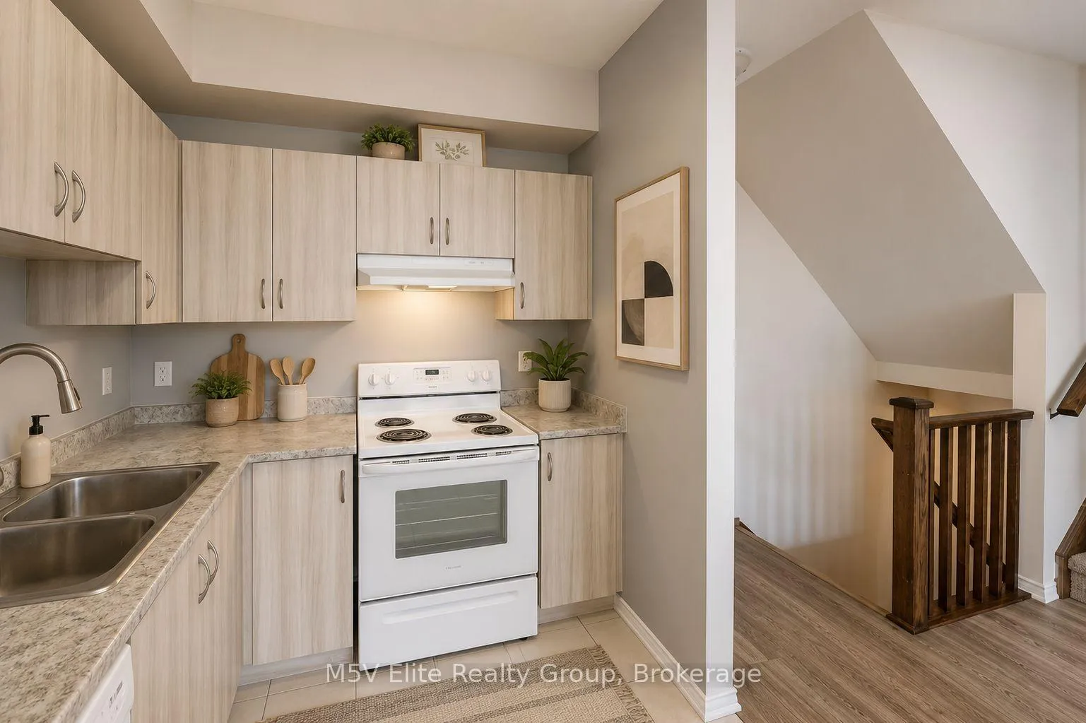 Photo 7 of 5010 Desantis Drive, Lincoln, Beamsville — HOMEH