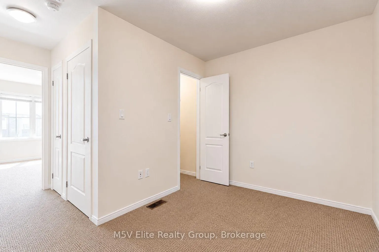 Photo 10 of 5010 Desantis Drive, Lincoln, Beamsville — HOMEH