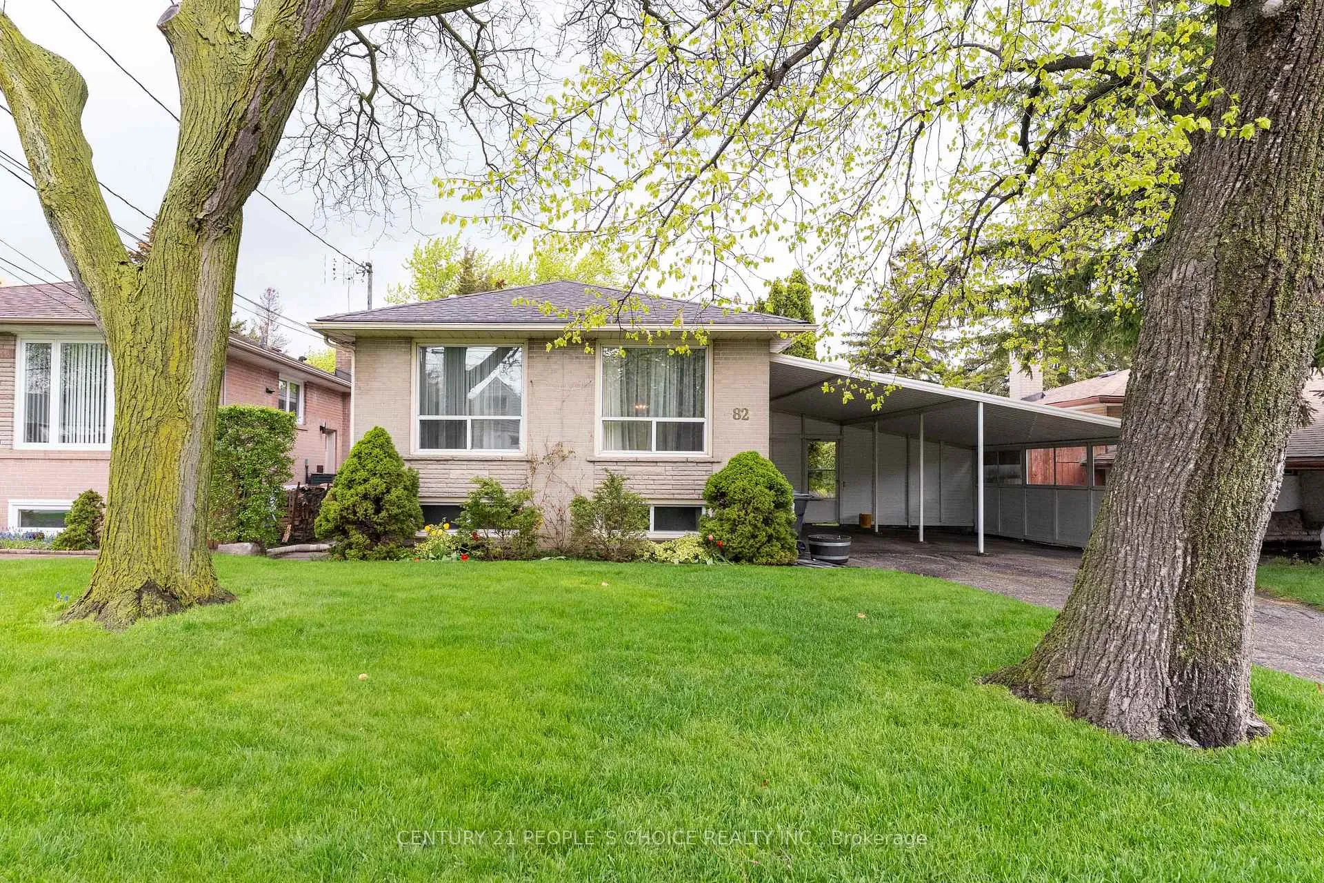 Front of 82 Hadrian Drive