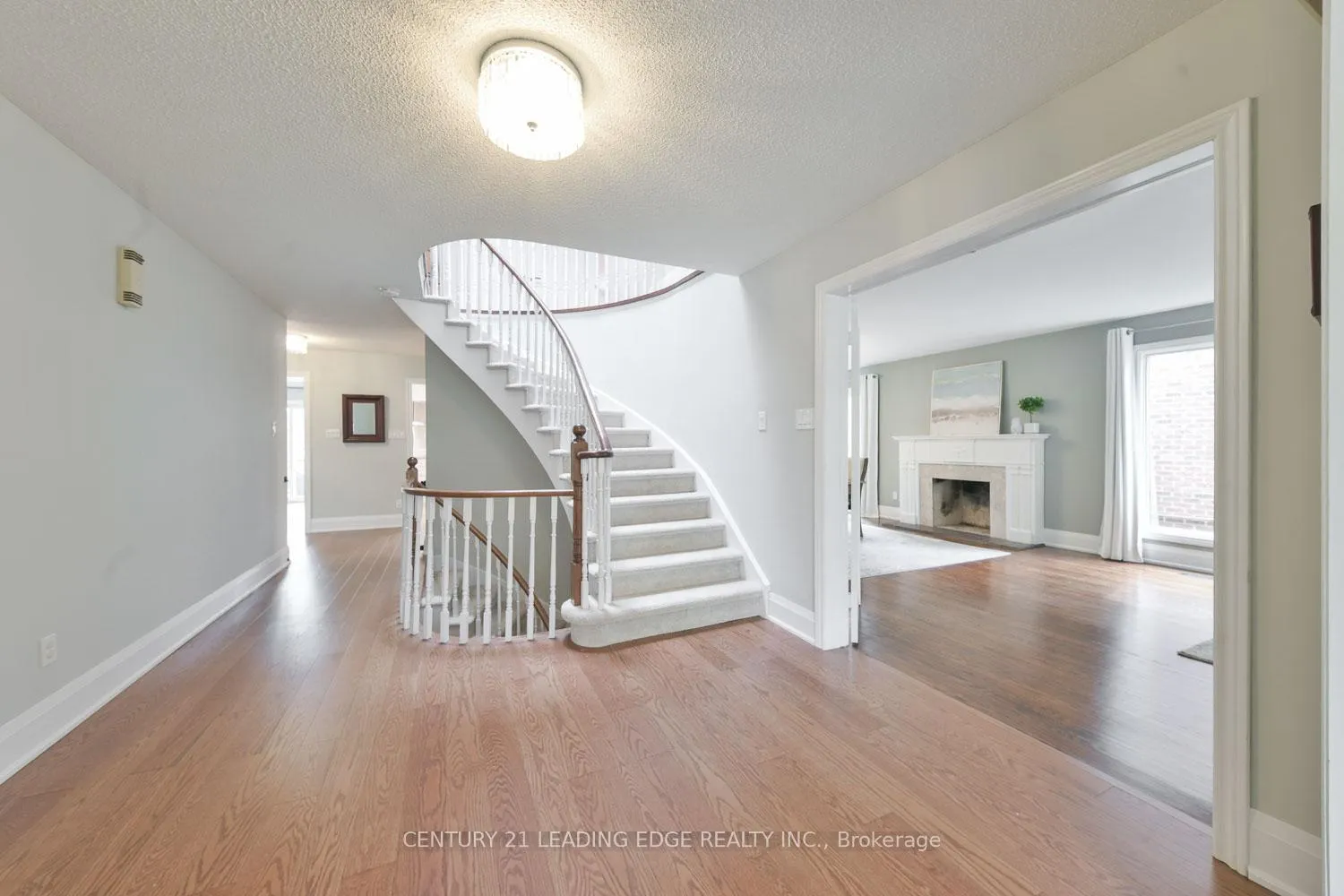 Photo 5 of 131 Reeve Drive, Markham, Markham Village — HOMEH