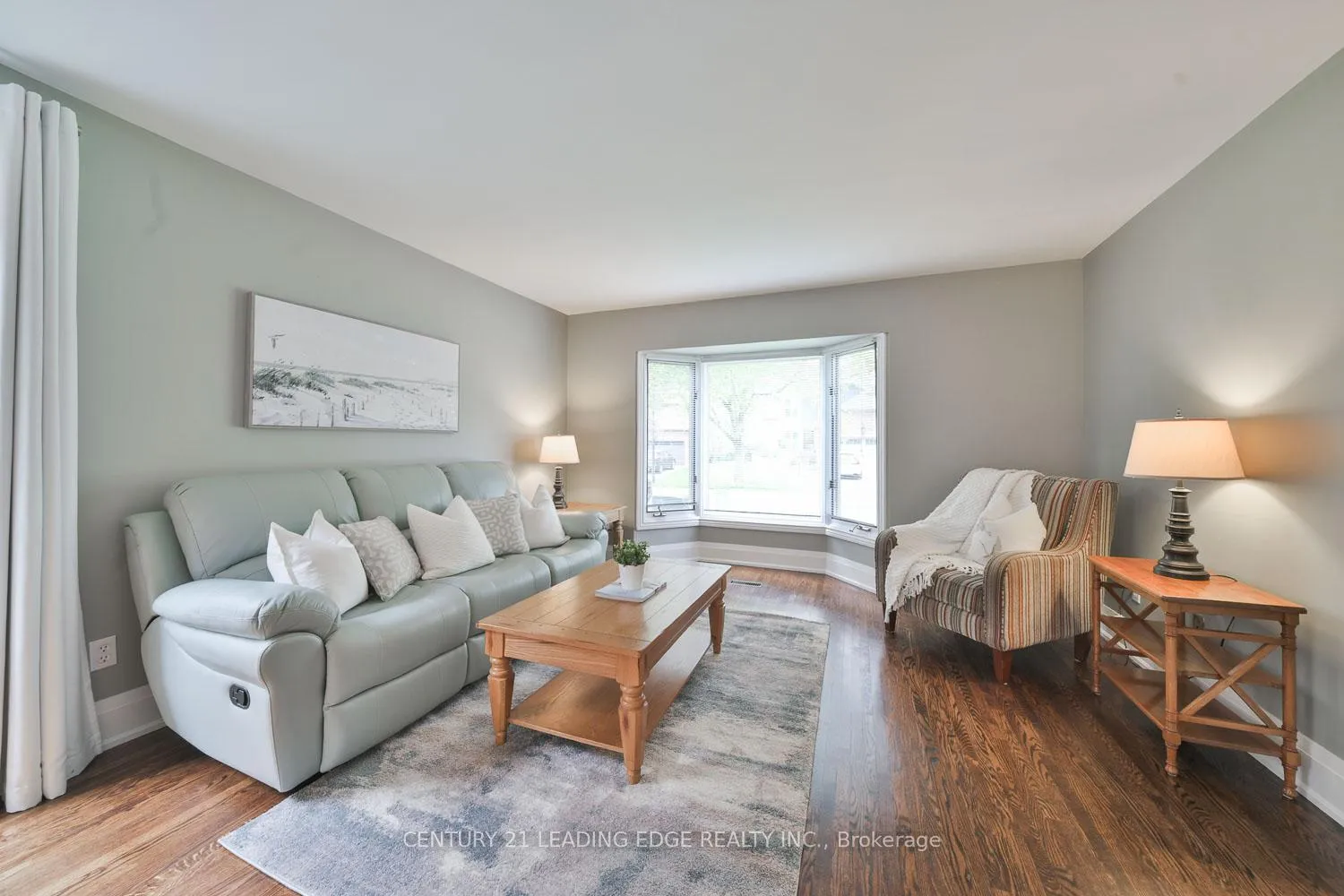 Photo 6 of 131 Reeve Drive, Markham, Markham Village — HOMEH