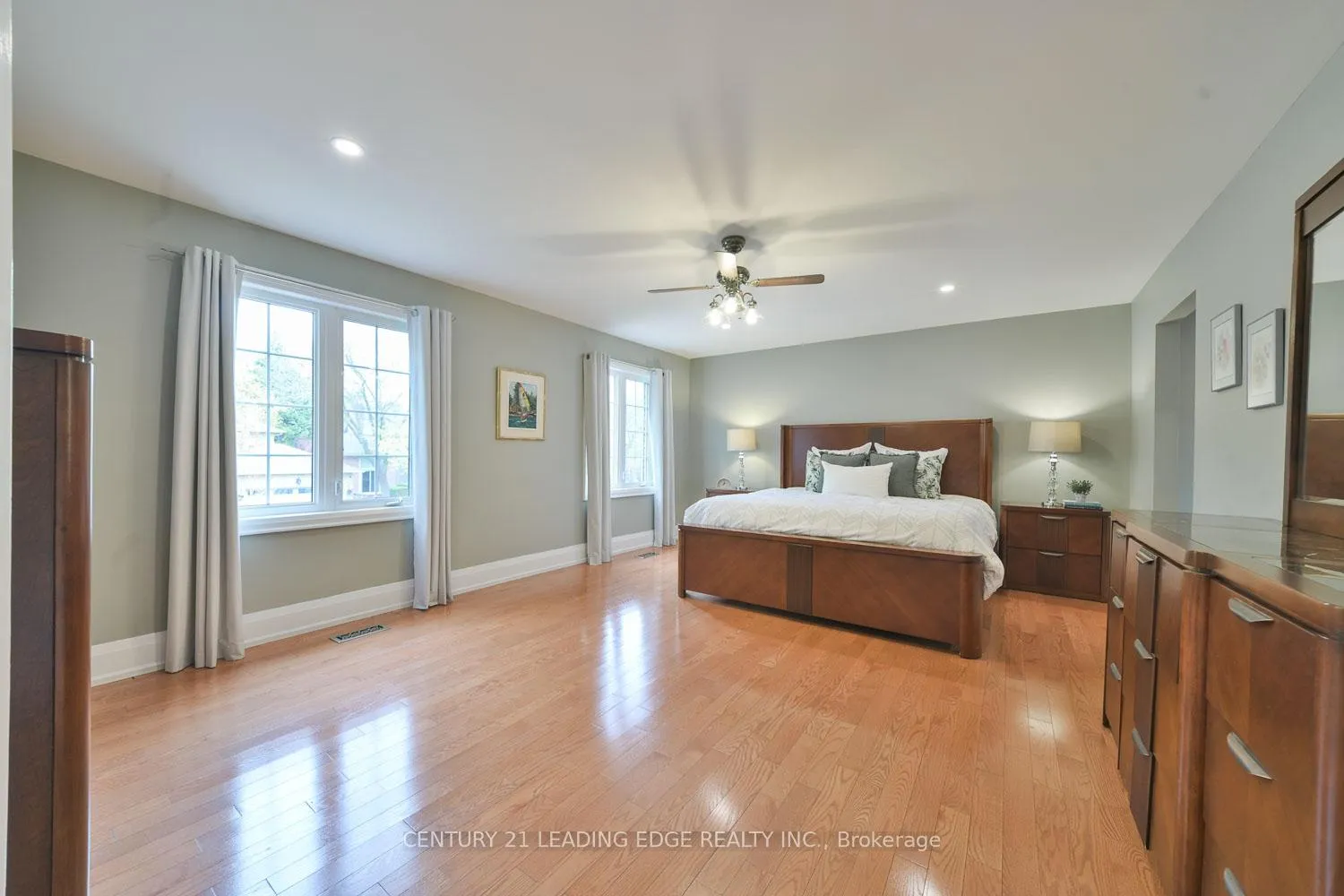Photo 25 of 131 Reeve Drive, Markham, Markham Village — HOMEH