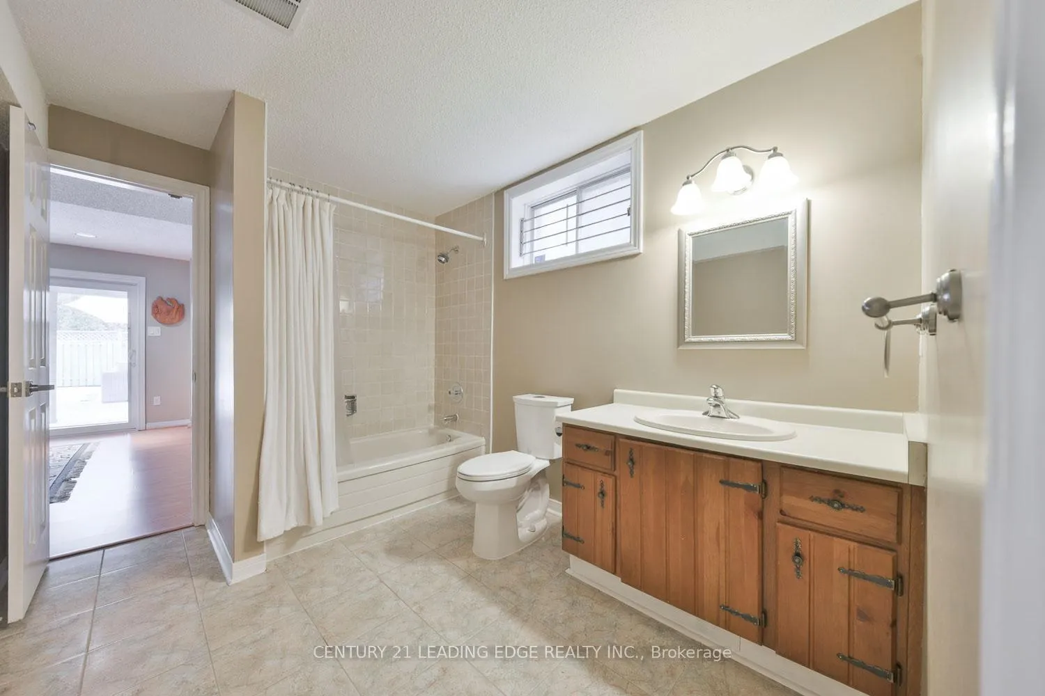 Photo 43 of 131 Reeve Drive, Markham, Markham Village — HOMEH