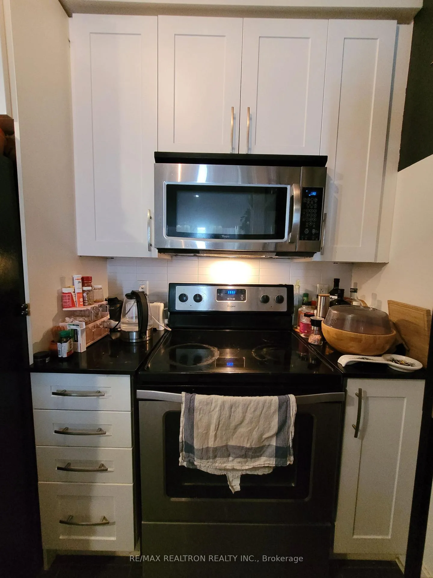 Photo 6 of Unit 201, 4070 Confederation Parkway, Mississauga, City Centre — HOMEH