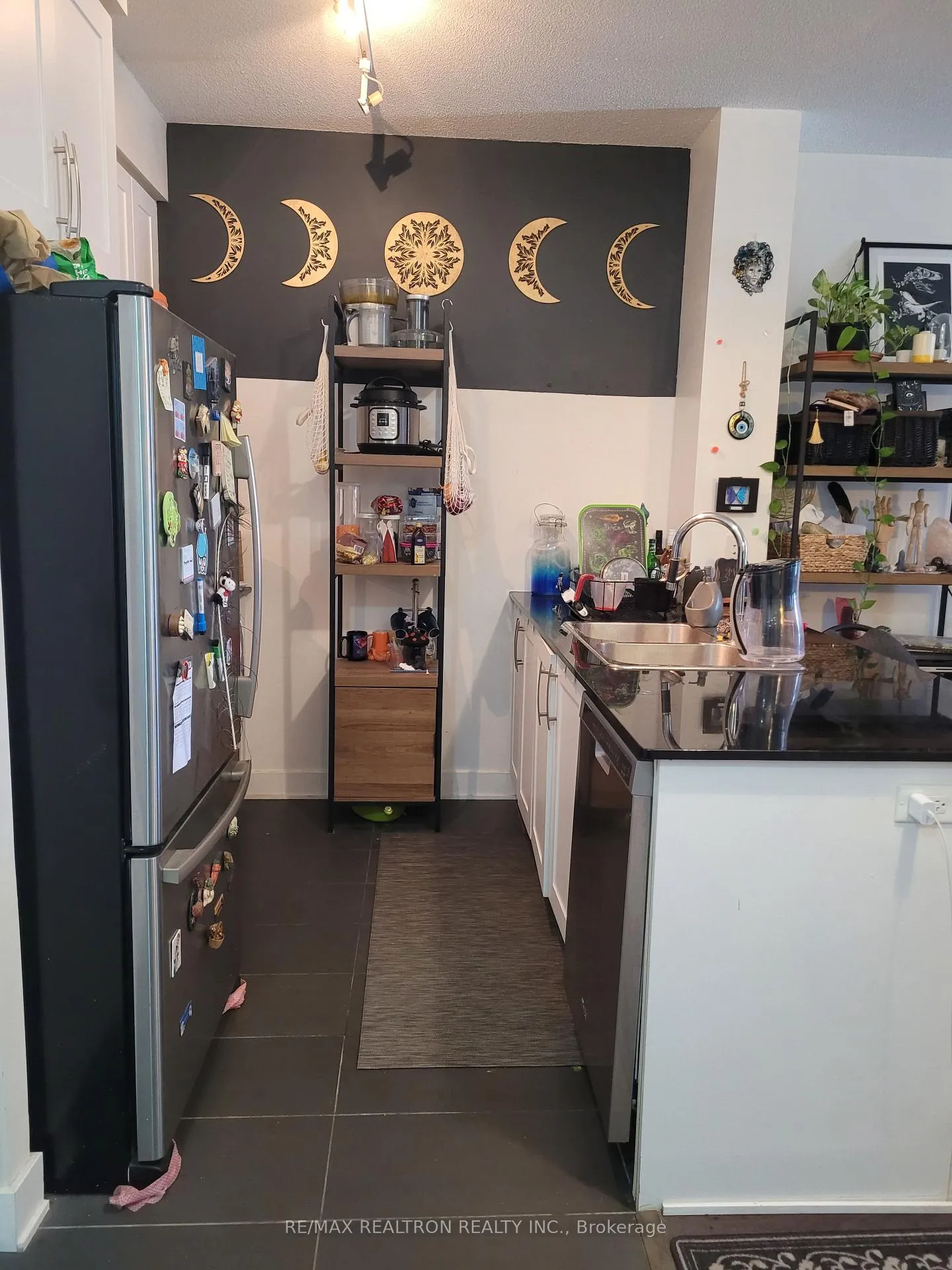 Photo 7 of Unit 201, 4070 Confederation Parkway, Mississauga, City Centre — HOMEH