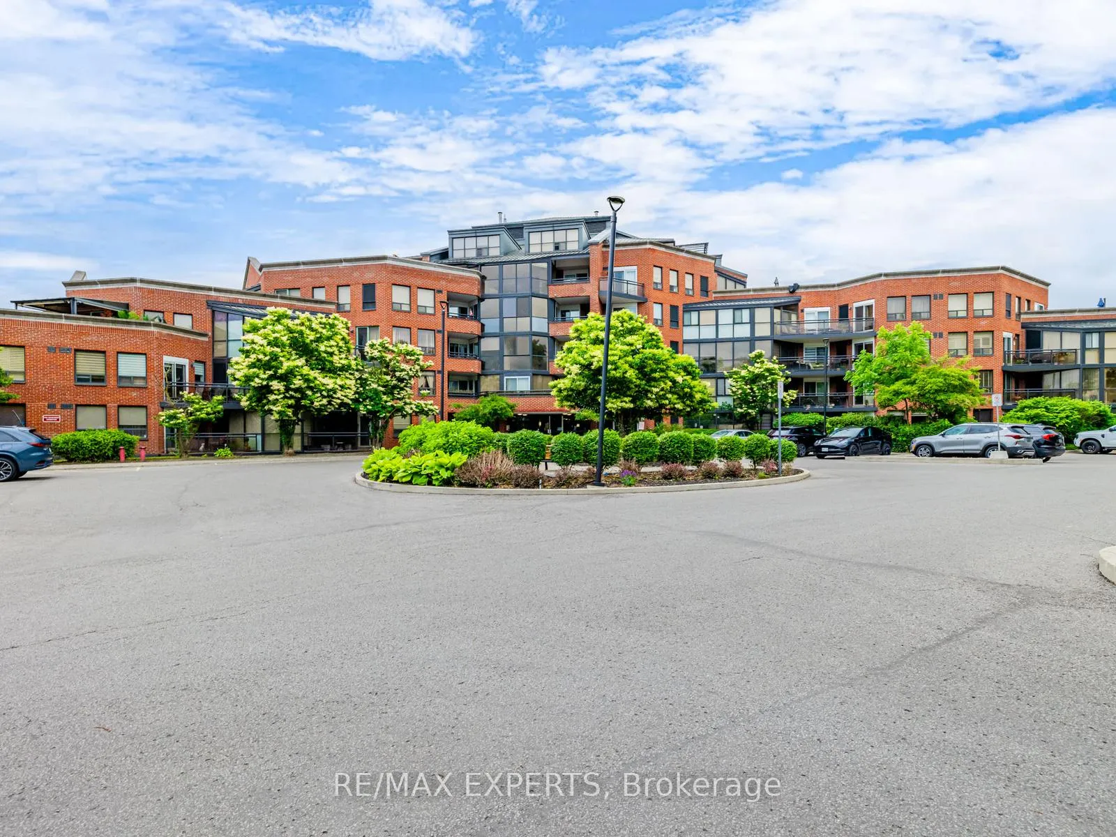 Photo 1 of Unit 215, 100 Arbors Lane, Vaughan, West Woodbridge — HOMEH