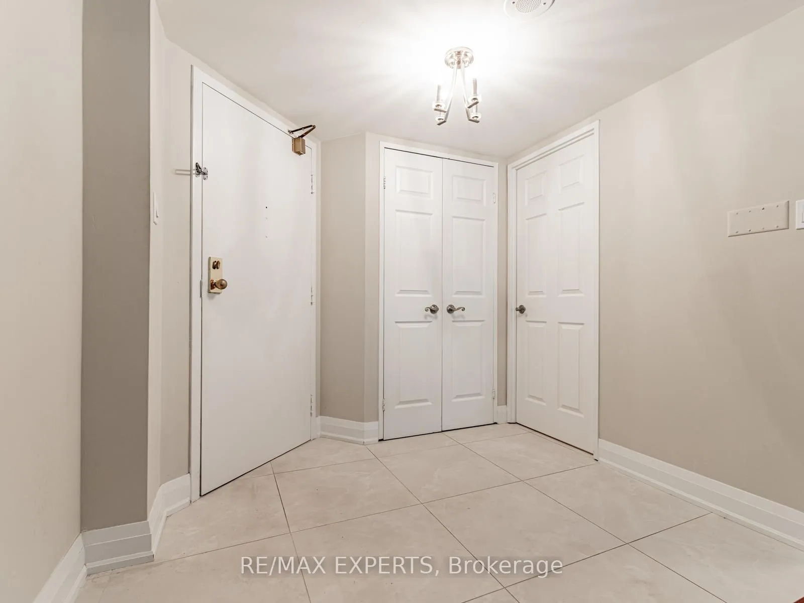 Photo 3 of Unit 215, 100 Arbors Lane, Vaughan, West Woodbridge — HOMEH