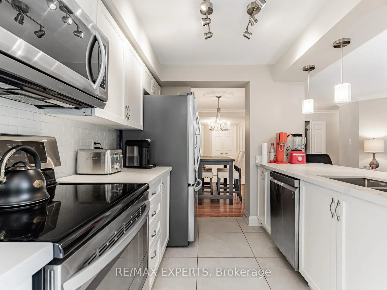 Photo 6 of Unit 215, 100 Arbors Lane, Vaughan, West Woodbridge — HOMEH
