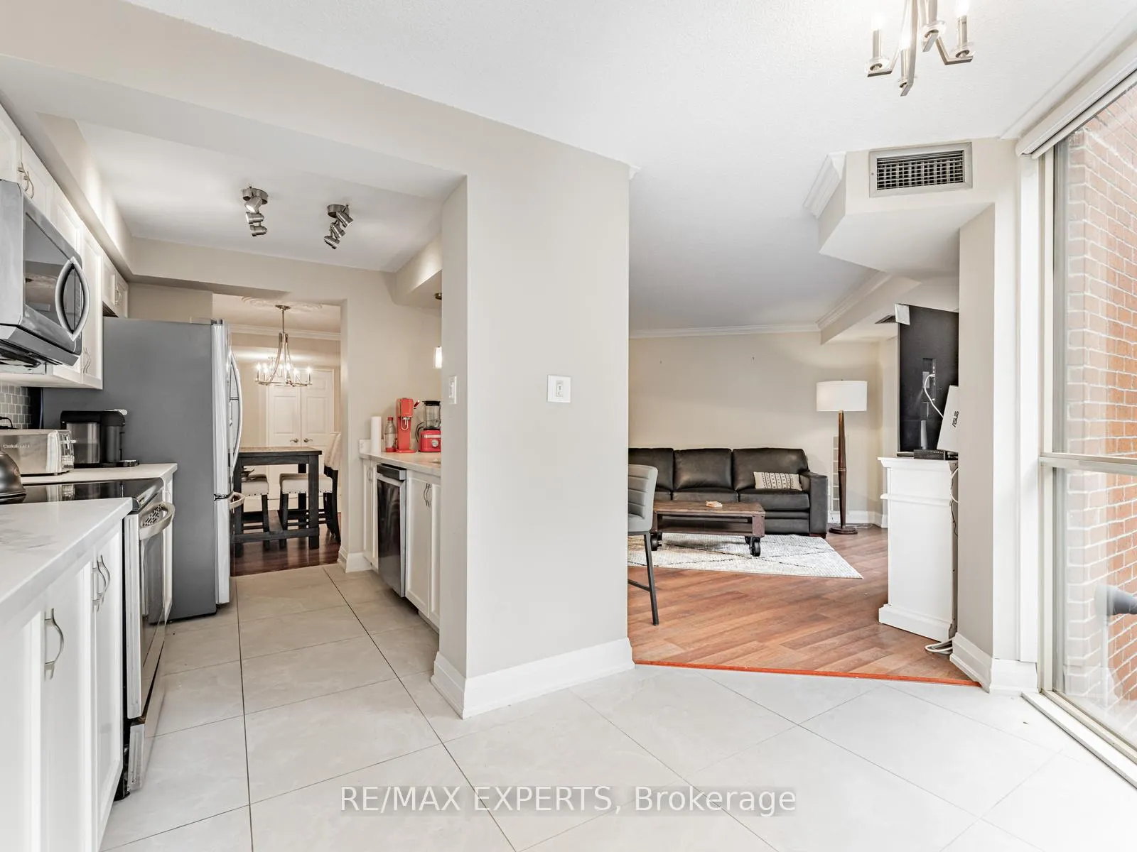 Photo 7 of Unit 215, 100 Arbors Lane, Vaughan, West Woodbridge — HOMEH