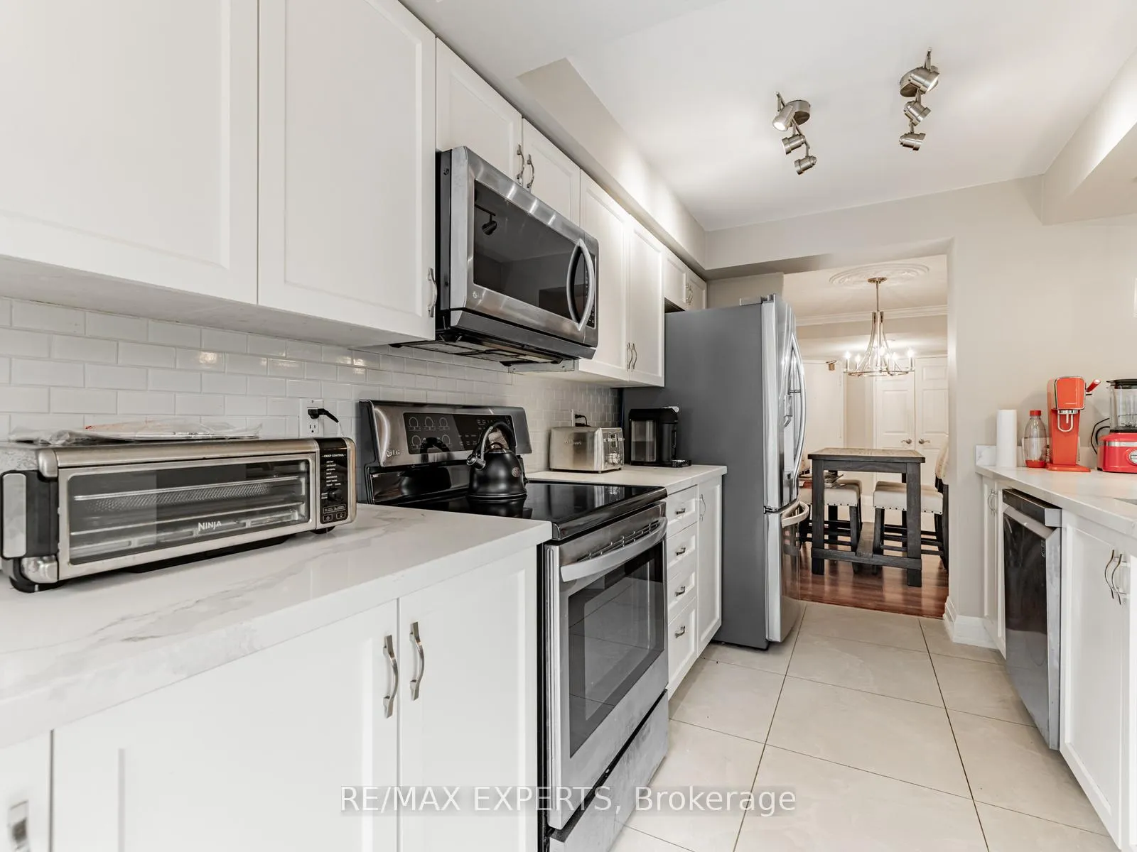 Photo 8 of Unit 215, 100 Arbors Lane, Vaughan, West Woodbridge — HOMEH