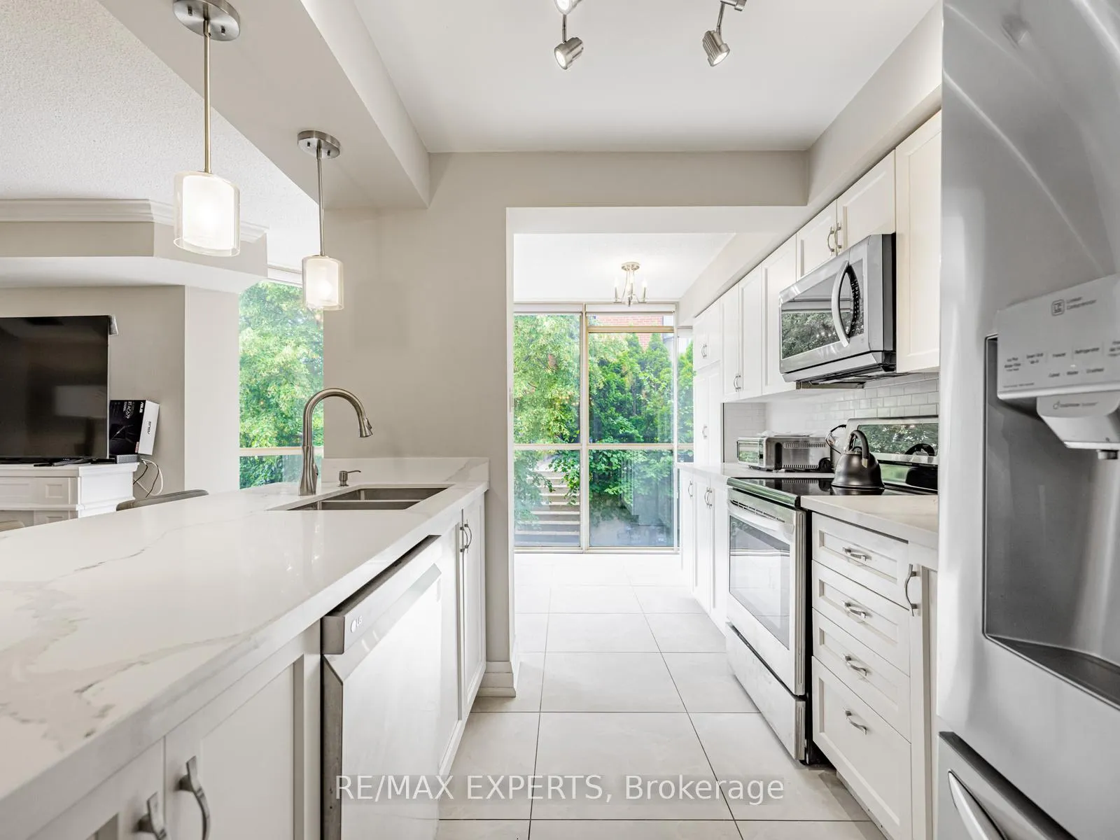 Photo 9 of Unit 215, 100 Arbors Lane, Vaughan, West Woodbridge — HOMEH