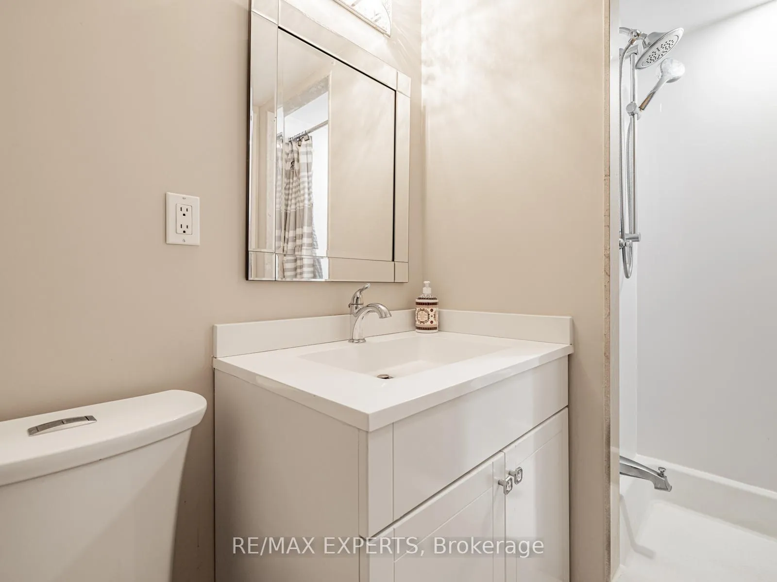 Photo 19 of Unit 215, 100 Arbors Lane, Vaughan, West Woodbridge — HOMEH