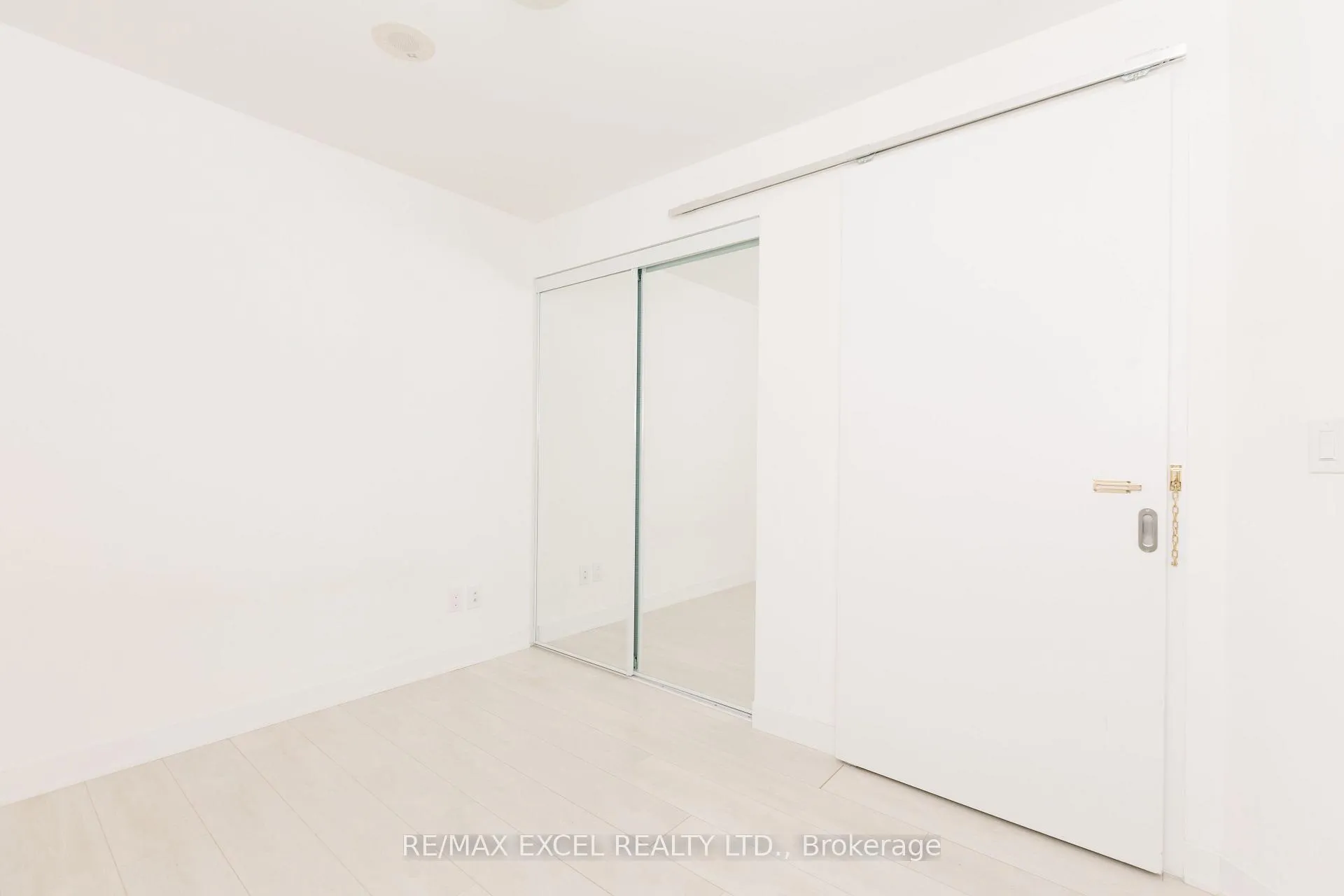 Photo 6 of Unit 1307, 170 Sumach Street, Toronto, Regent Park — HOMEH