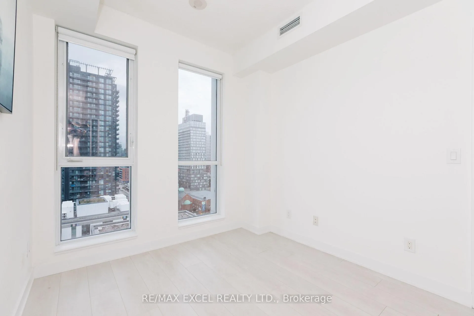 Photo 11 of Unit 1307, 170 Sumach Street, Toronto, Regent Park — HOMEH