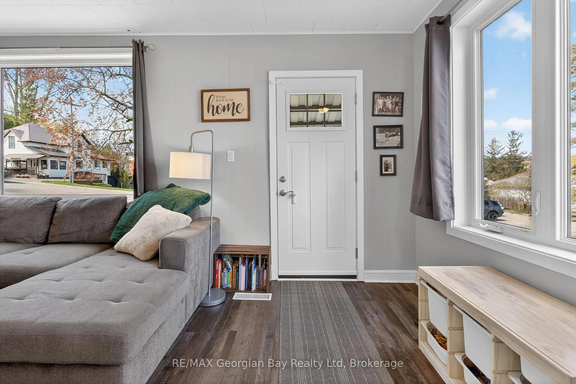 Photo 3 of 13 Centre Street, Penetanguishene — HOMEH