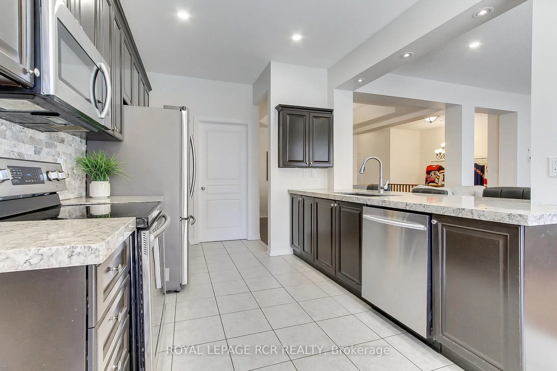 Photo 10 of 19 Wyndham Circle, Georgina, Sutton & Jackson's Point — HOMEH