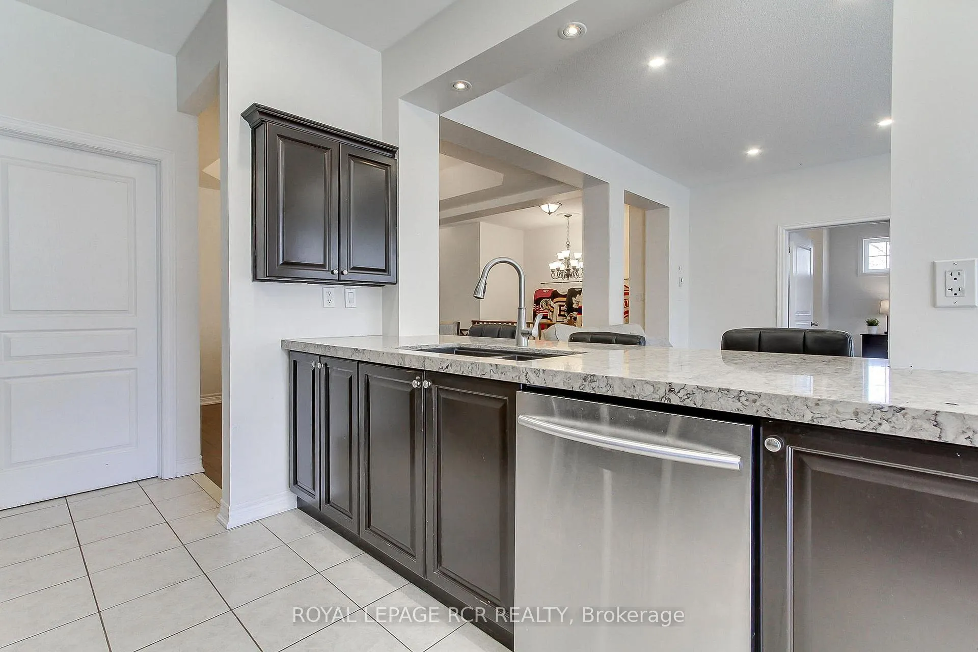 Photo 13 of 19 Wyndham Circle, Georgina, Sutton & Jackson's Point — HOMEH