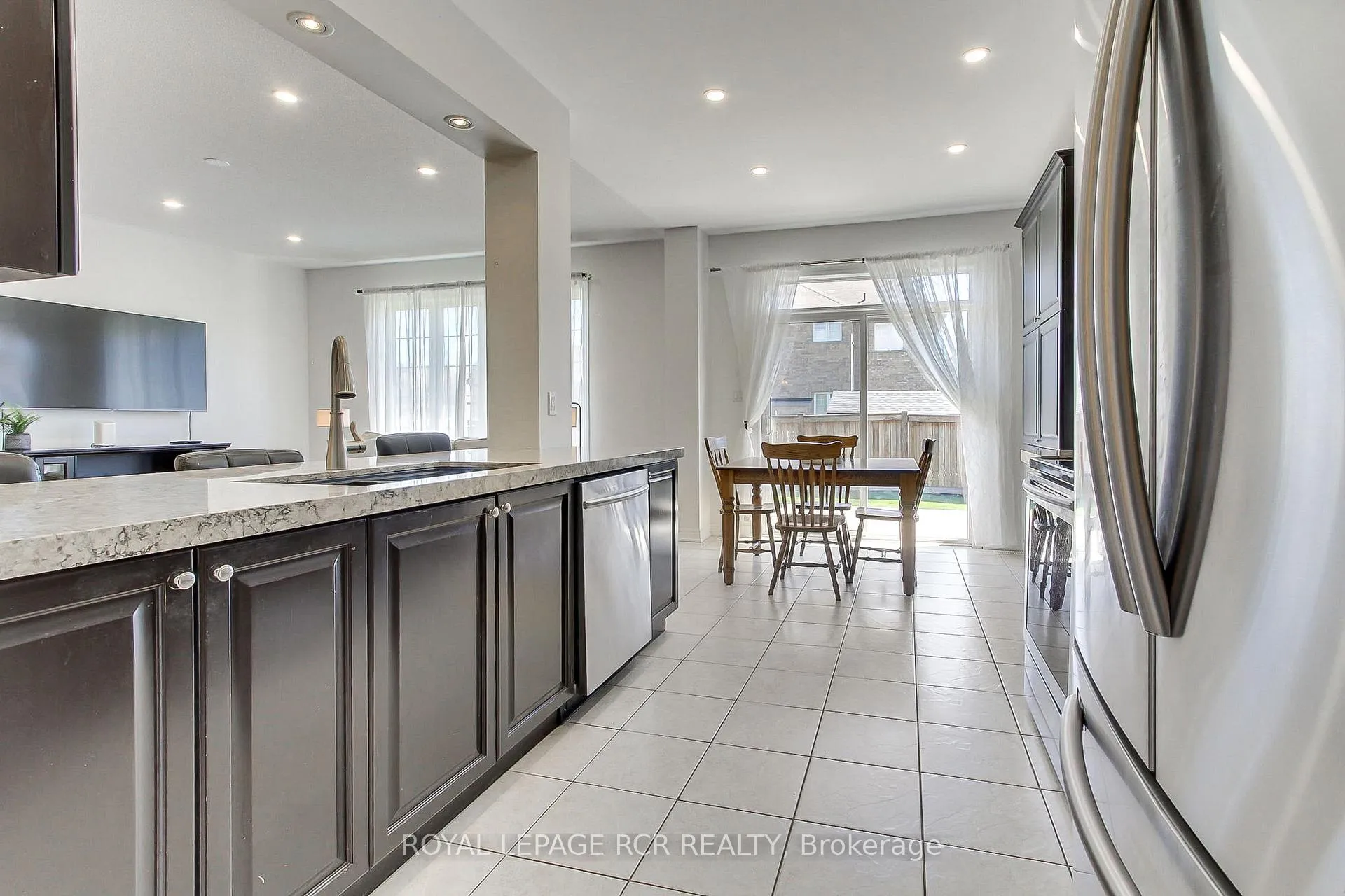 Photo 14 of 19 Wyndham Circle, Georgina, Sutton & Jackson's Point — HOMEH