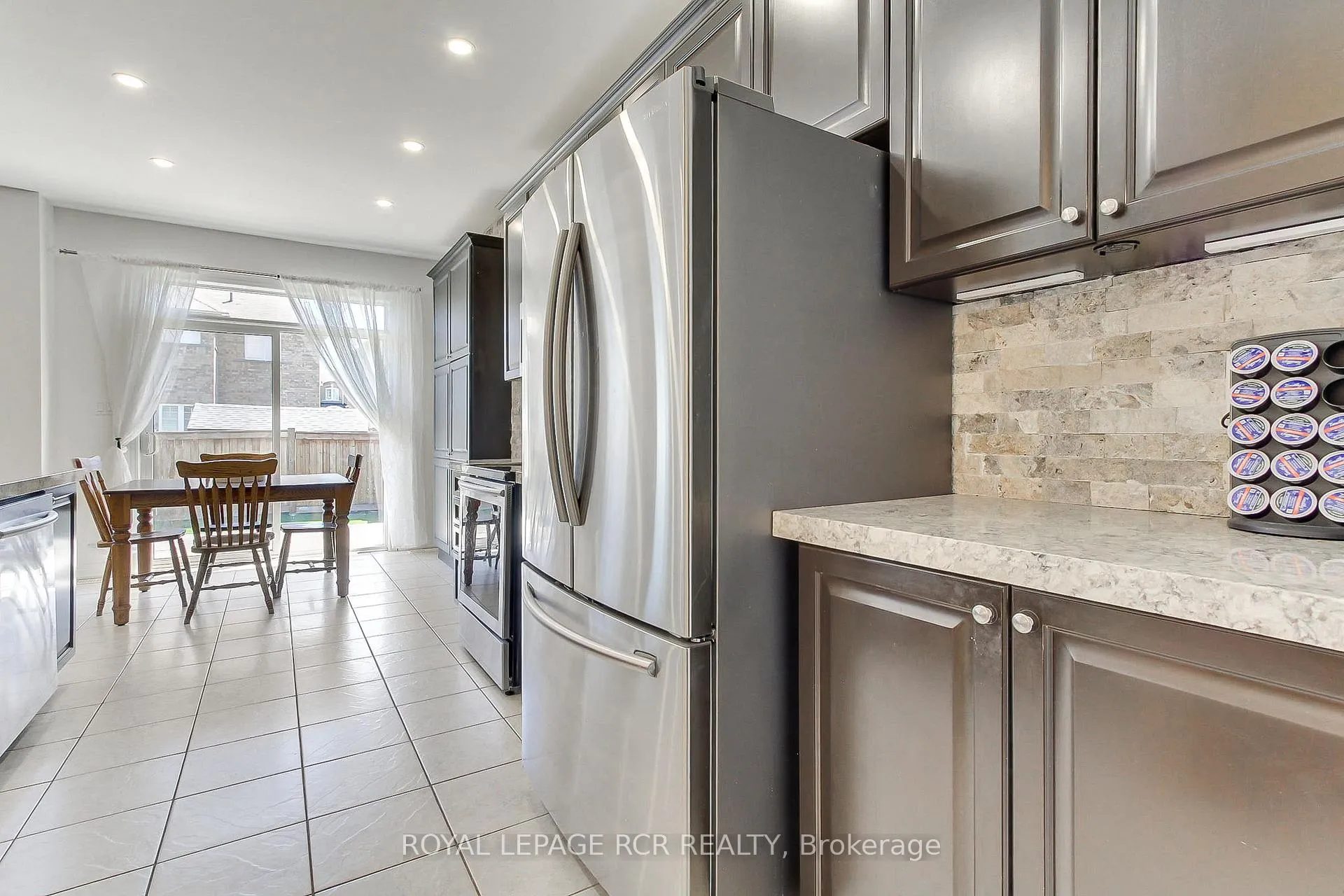 Photo 15 of 19 Wyndham Circle, Georgina, Sutton & Jackson's Point — HOMEH
