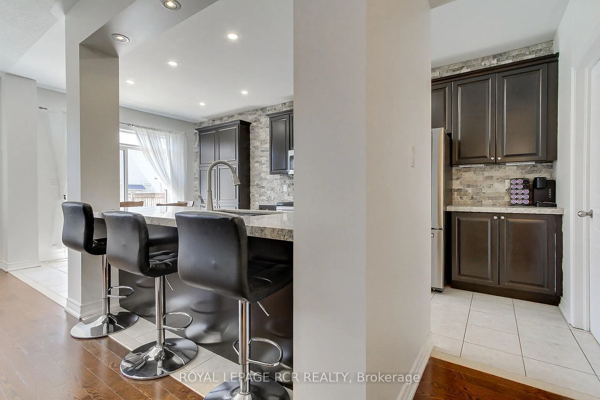 Photo 16 of 19 Wyndham Circle, Georgina, Sutton & Jackson's Point — HOMEH