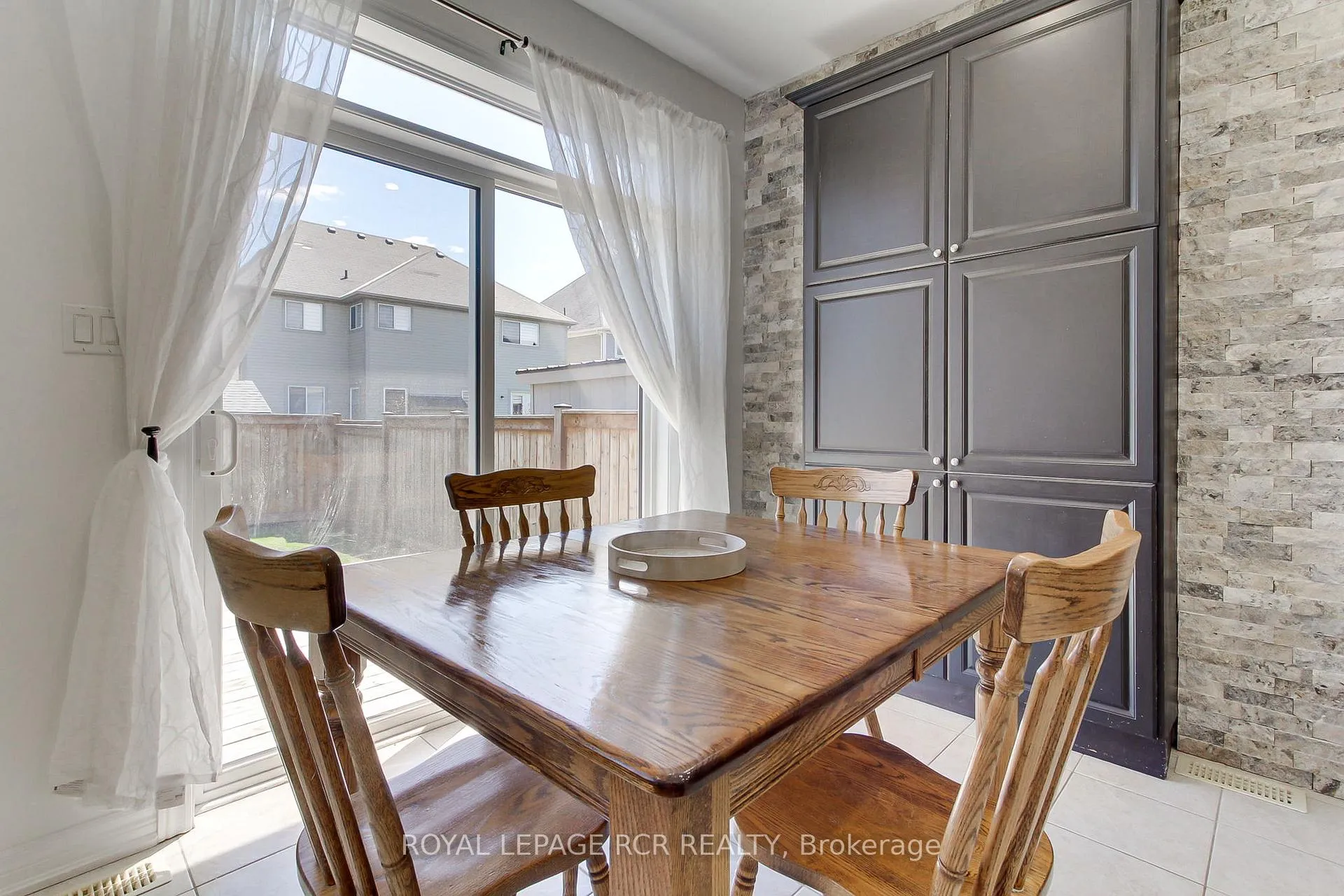 Photo 18 of 19 Wyndham Circle, Georgina, Sutton & Jackson's Point — HOMEH