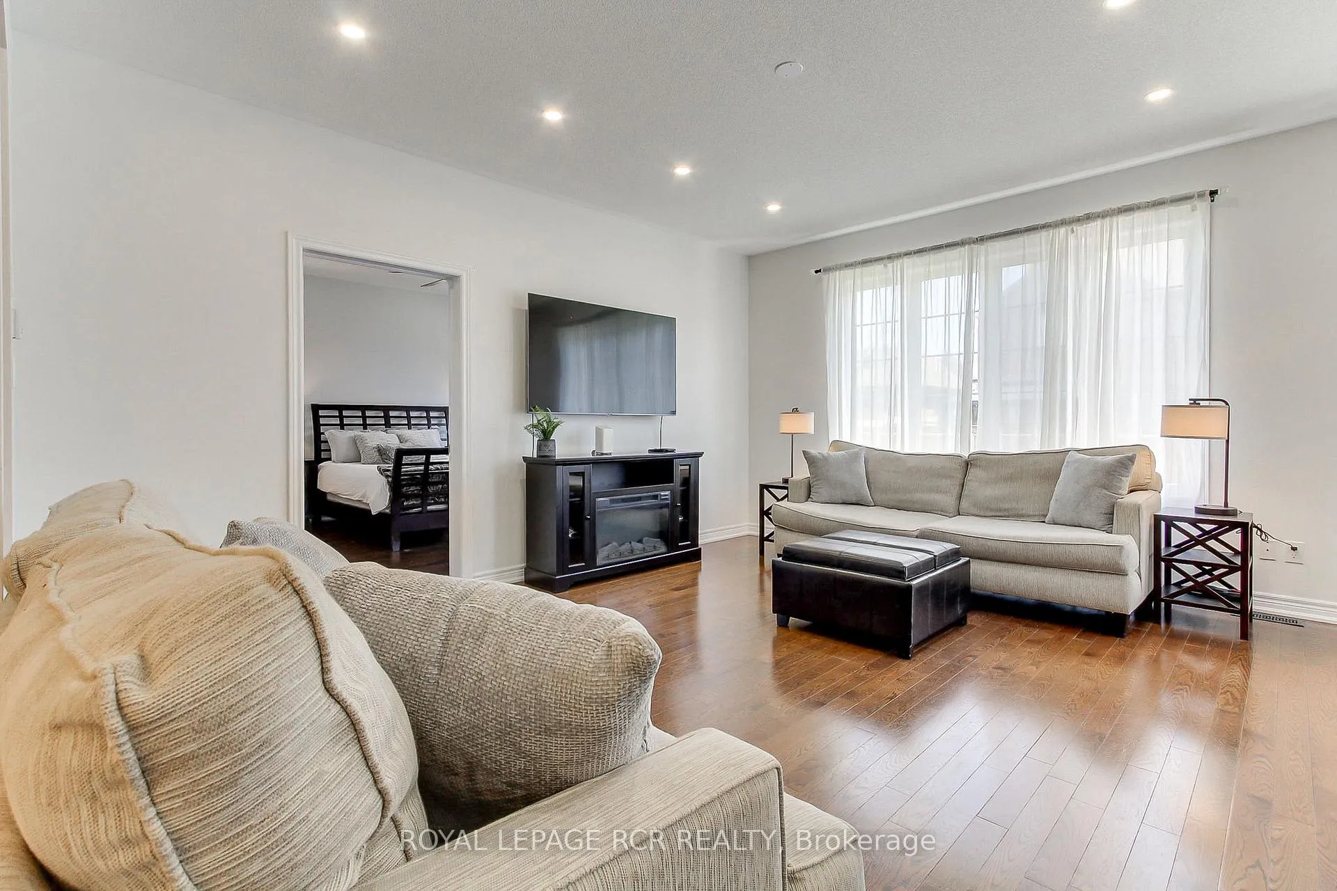 Photo 20 of 19 Wyndham Circle, Georgina, Sutton & Jackson's Point — HOMEH
