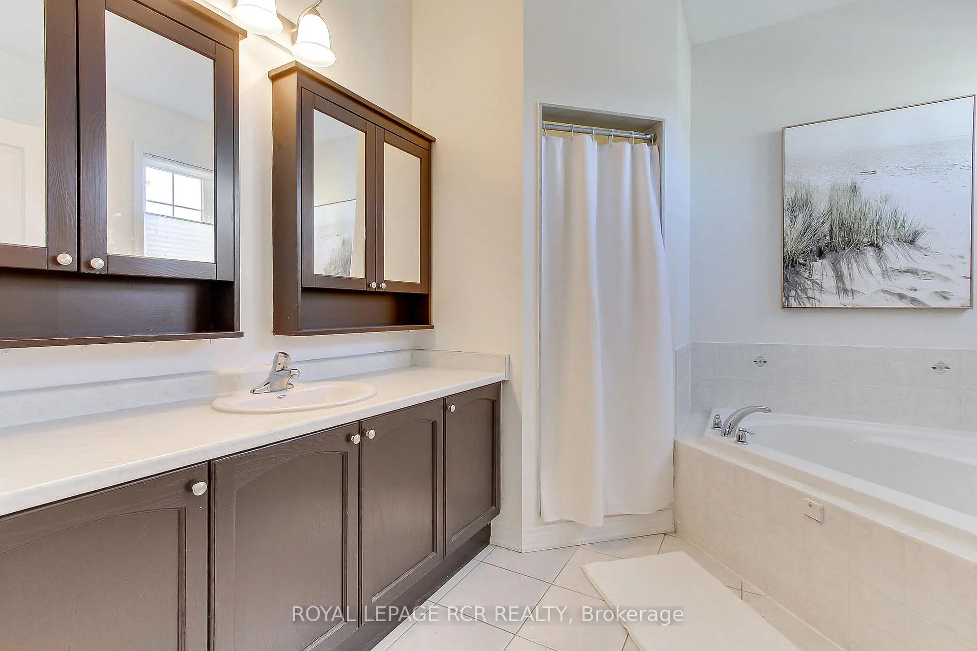 Photo 25 of 19 Wyndham Circle, Georgina, Sutton & Jackson's Point — HOMEH