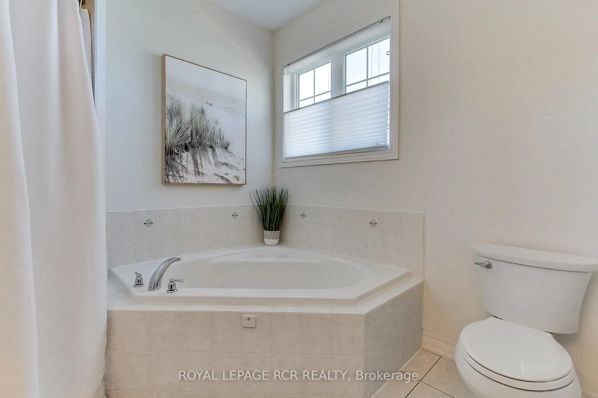Photo 26 of 19 Wyndham Circle, Georgina, Sutton & Jackson's Point — HOMEH