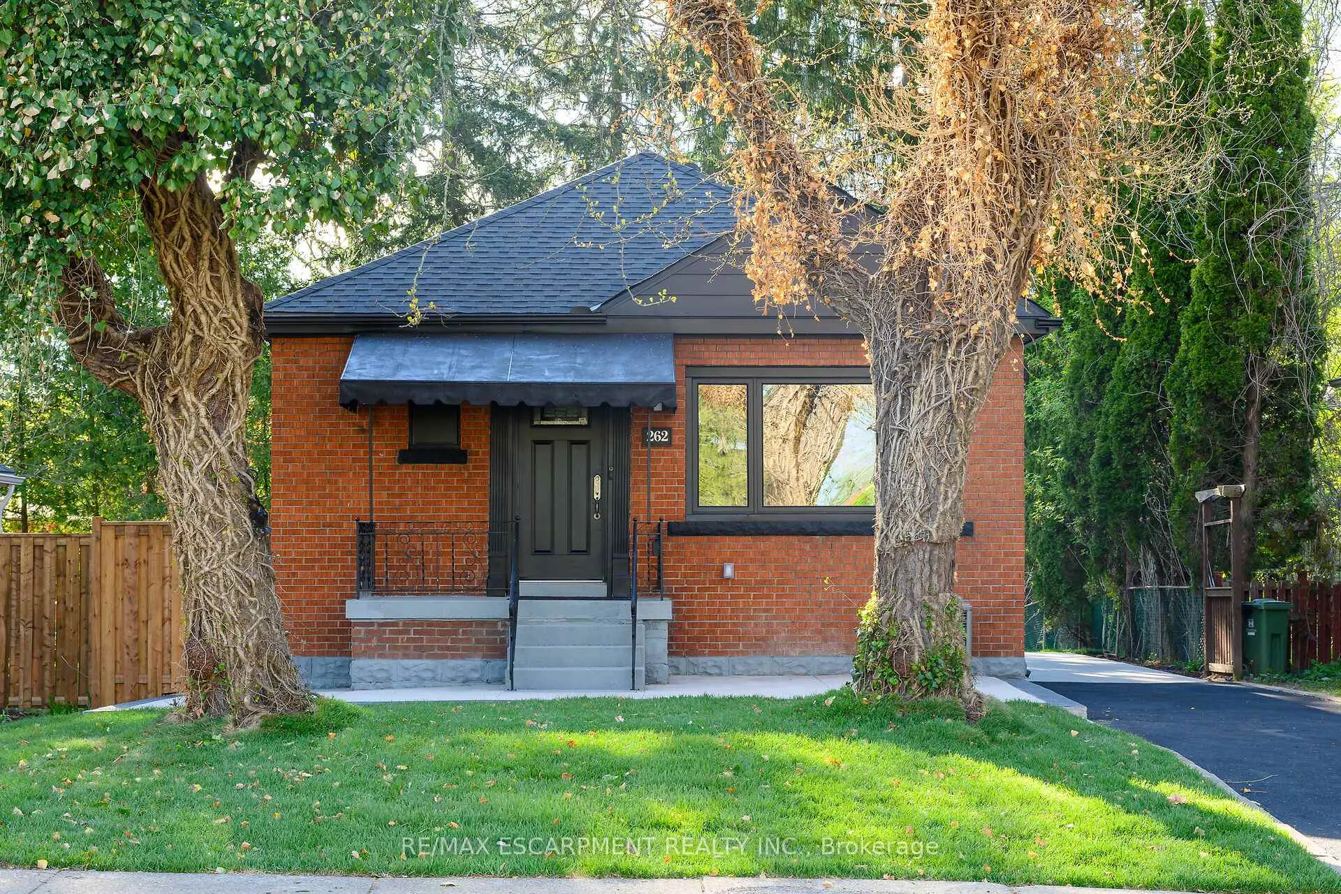 Photo 1 of 262 Broadway Avenue, Hamilton, Ainslie Wood — HOMEH
