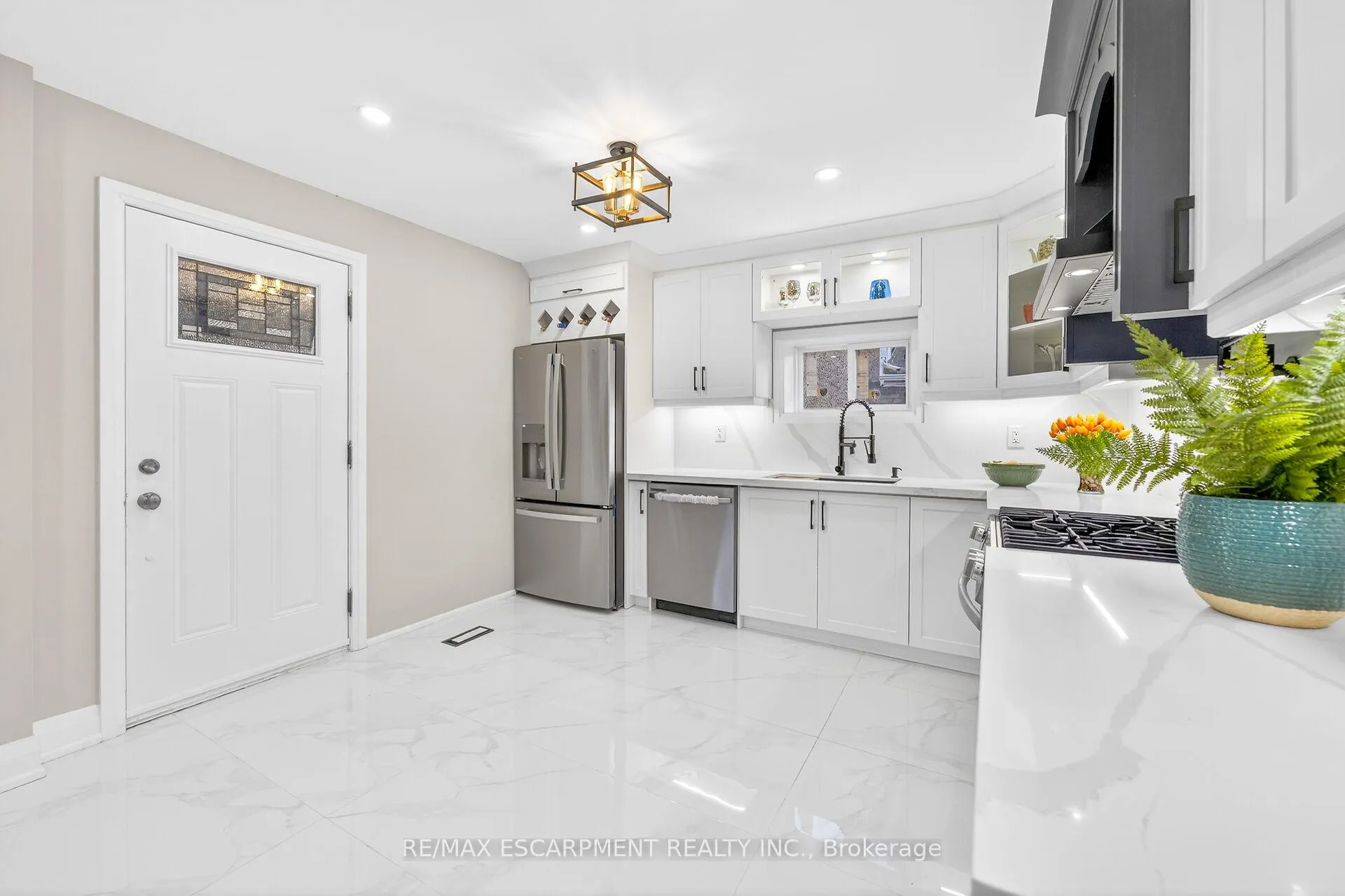 Photo 4 of 262 Broadway Avenue, Hamilton, Ainslie Wood — HOMEH