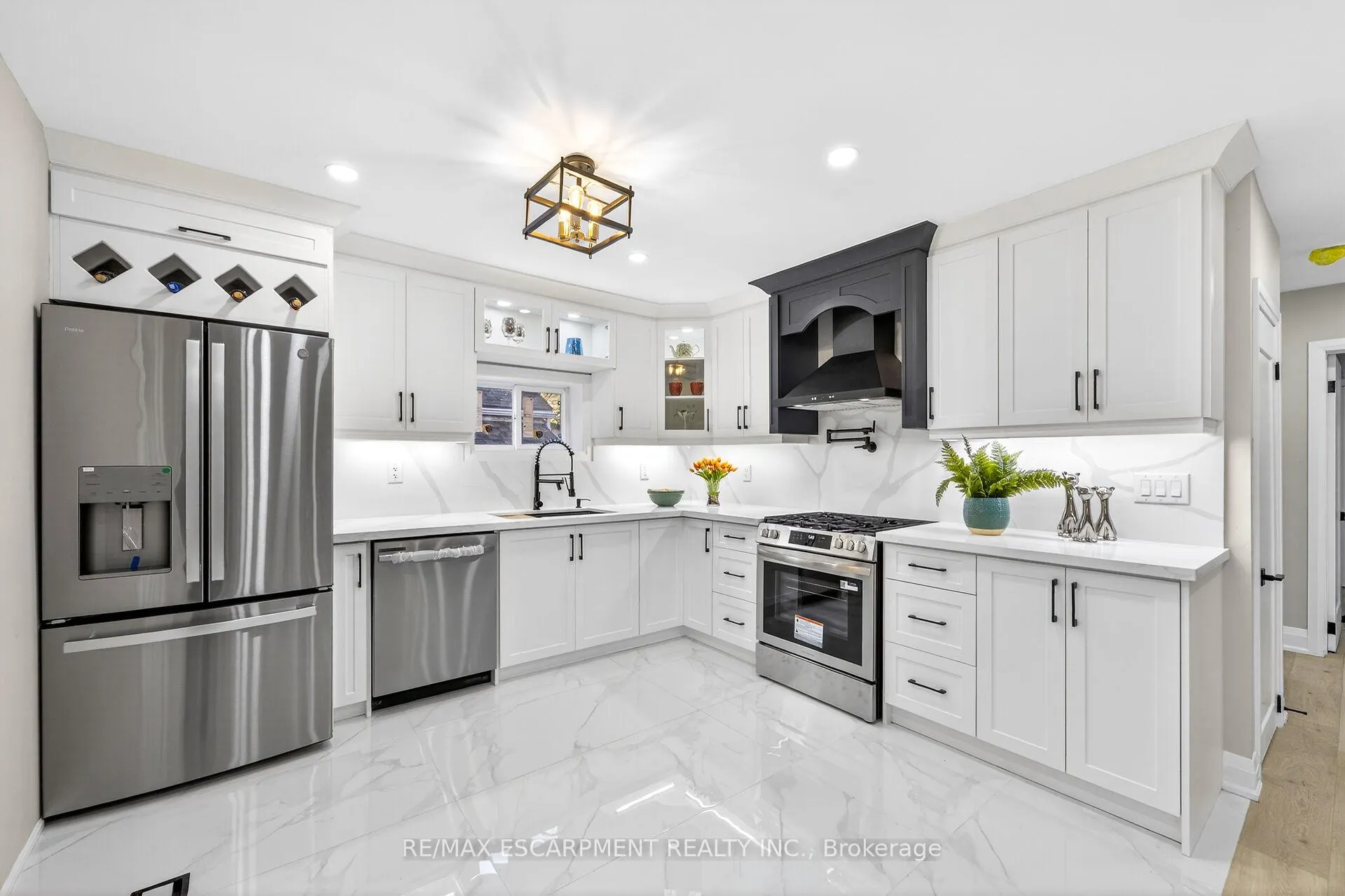 Photo 5 of 262 Broadway Avenue, Hamilton, Ainslie Wood — HOMEH