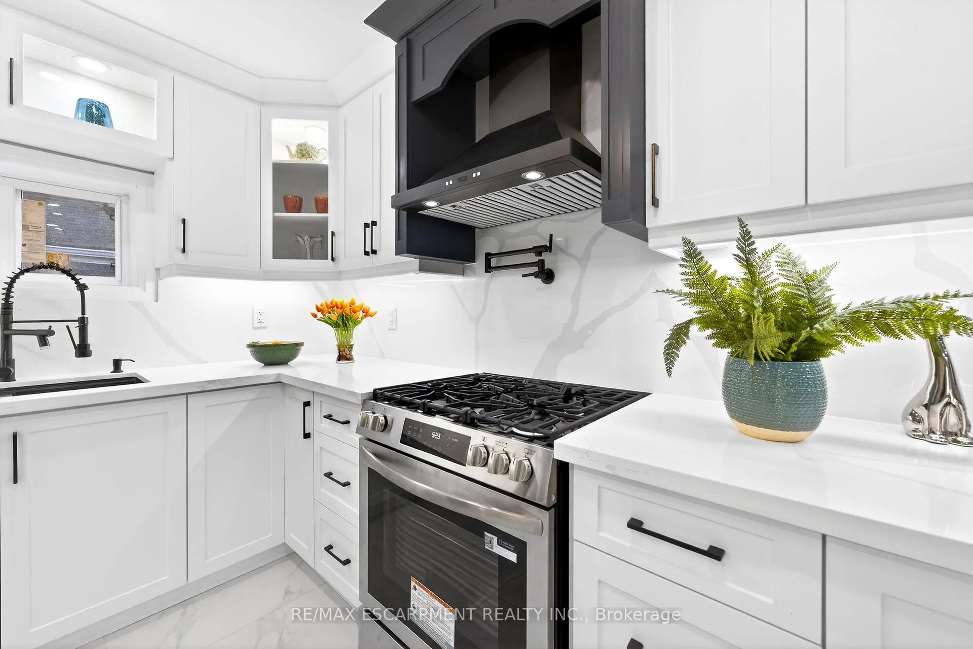 Photo 7 of 262 Broadway Avenue, Hamilton, Ainslie Wood — HOMEH