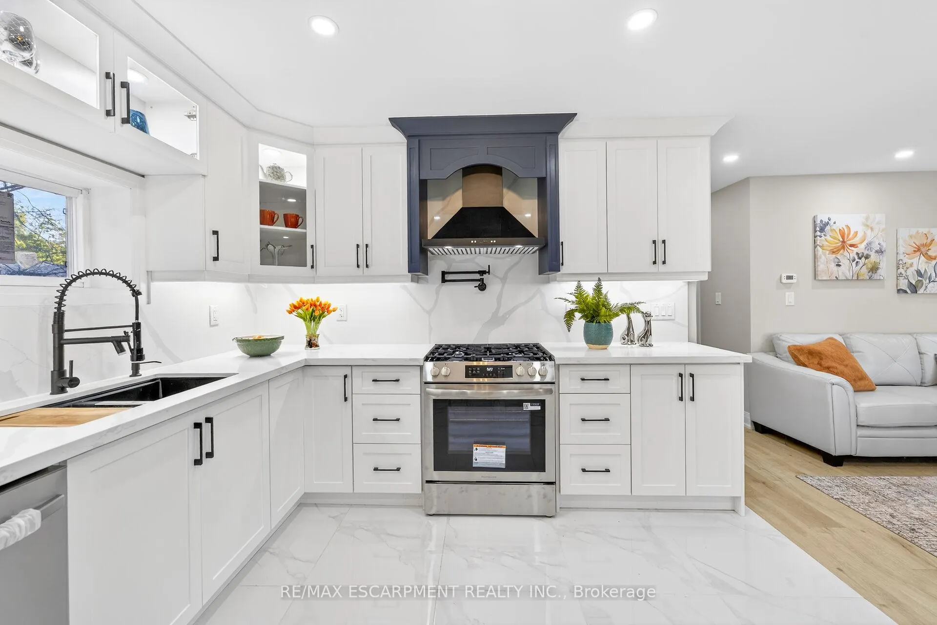 Photo 9 of 262 Broadway Avenue, Hamilton, Ainslie Wood — HOMEH