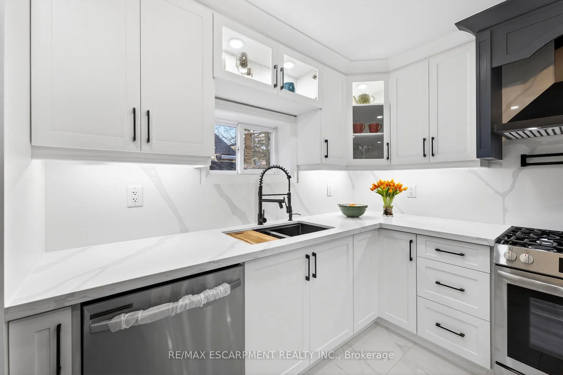 Photo 11 of 262 Broadway Avenue, Hamilton, Ainslie Wood — HOMEH