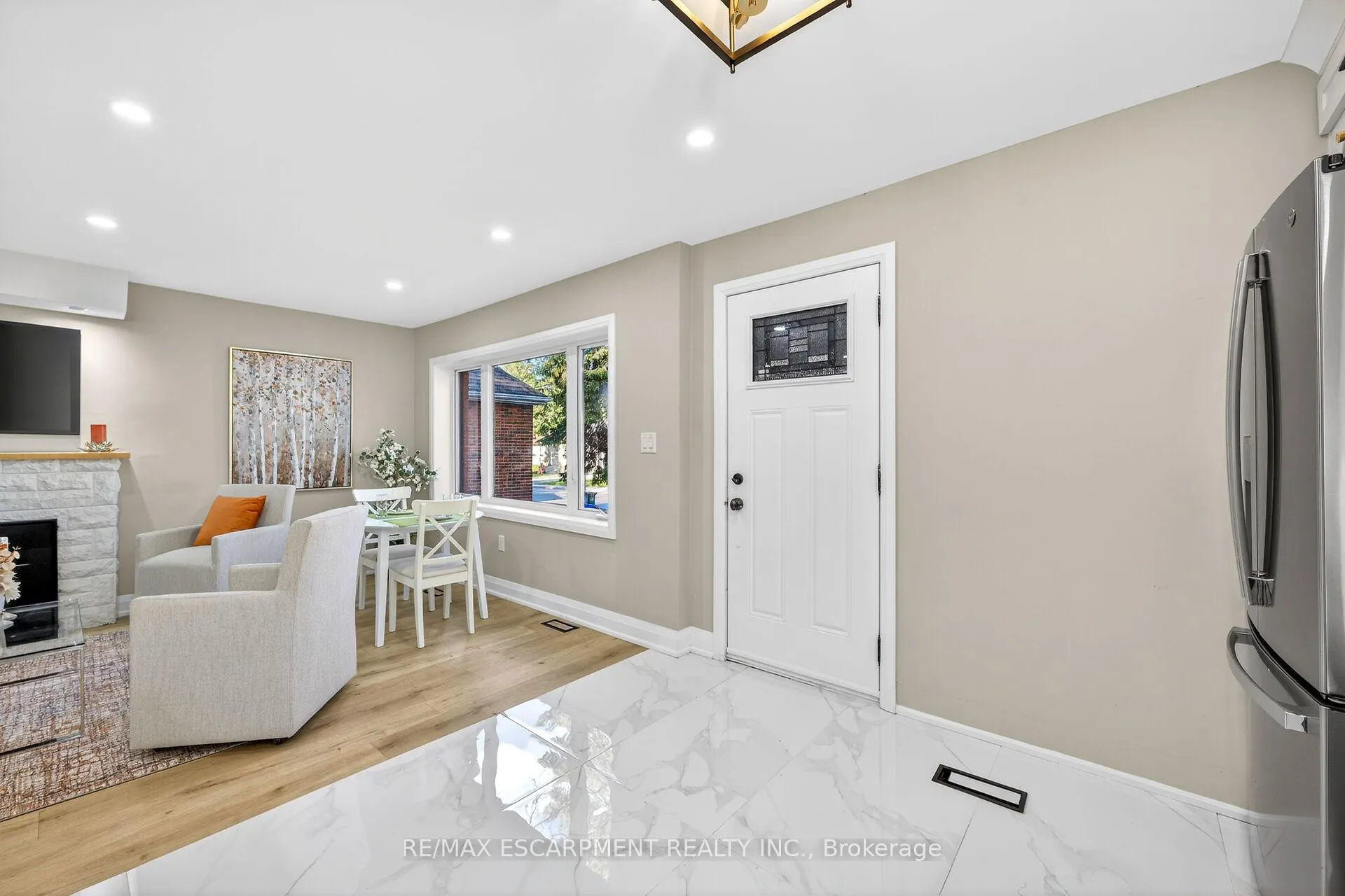 Photo 12 of 262 Broadway Avenue, Hamilton, Ainslie Wood — HOMEH