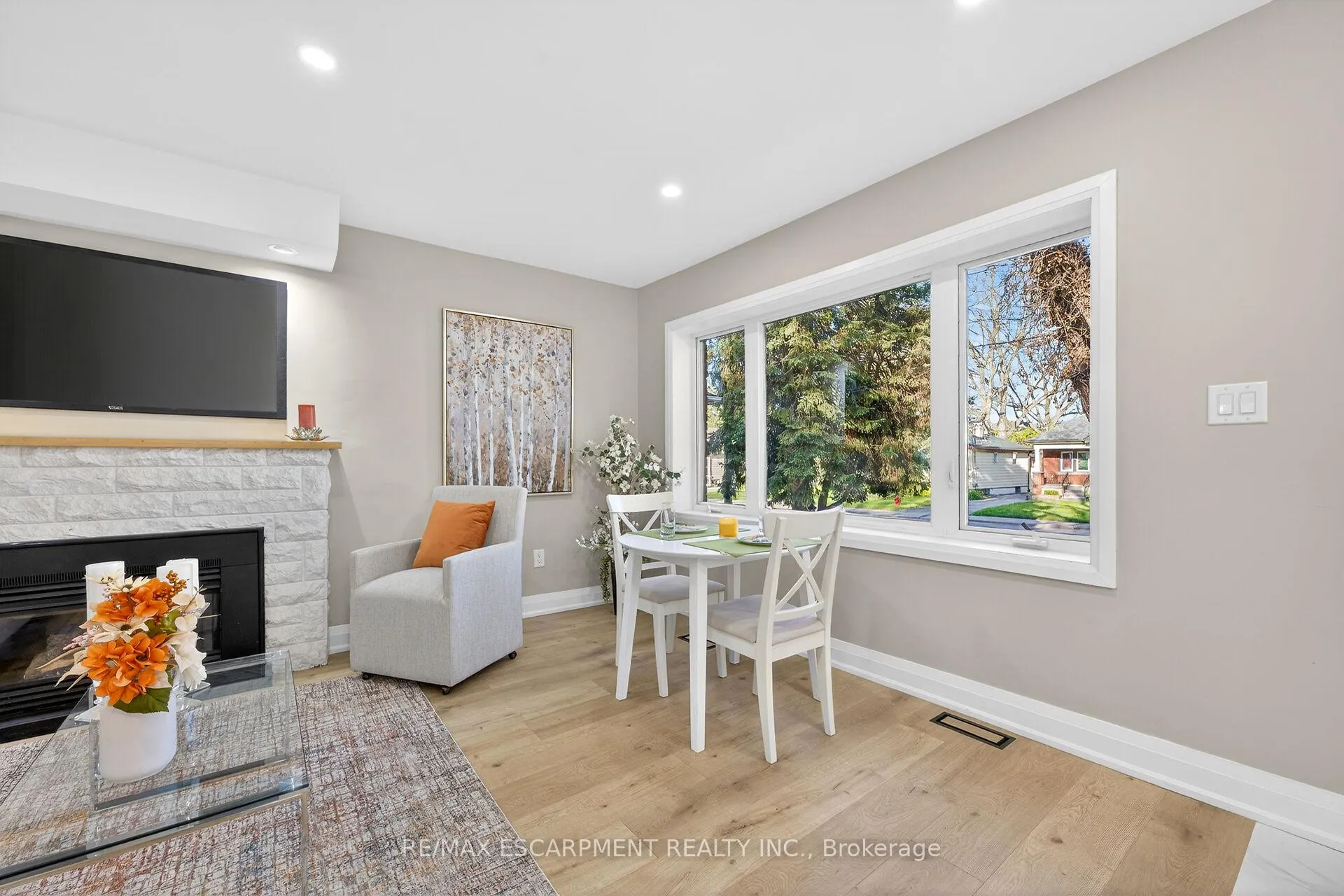 Photo 13 of 262 Broadway Avenue, Hamilton, Ainslie Wood — HOMEH