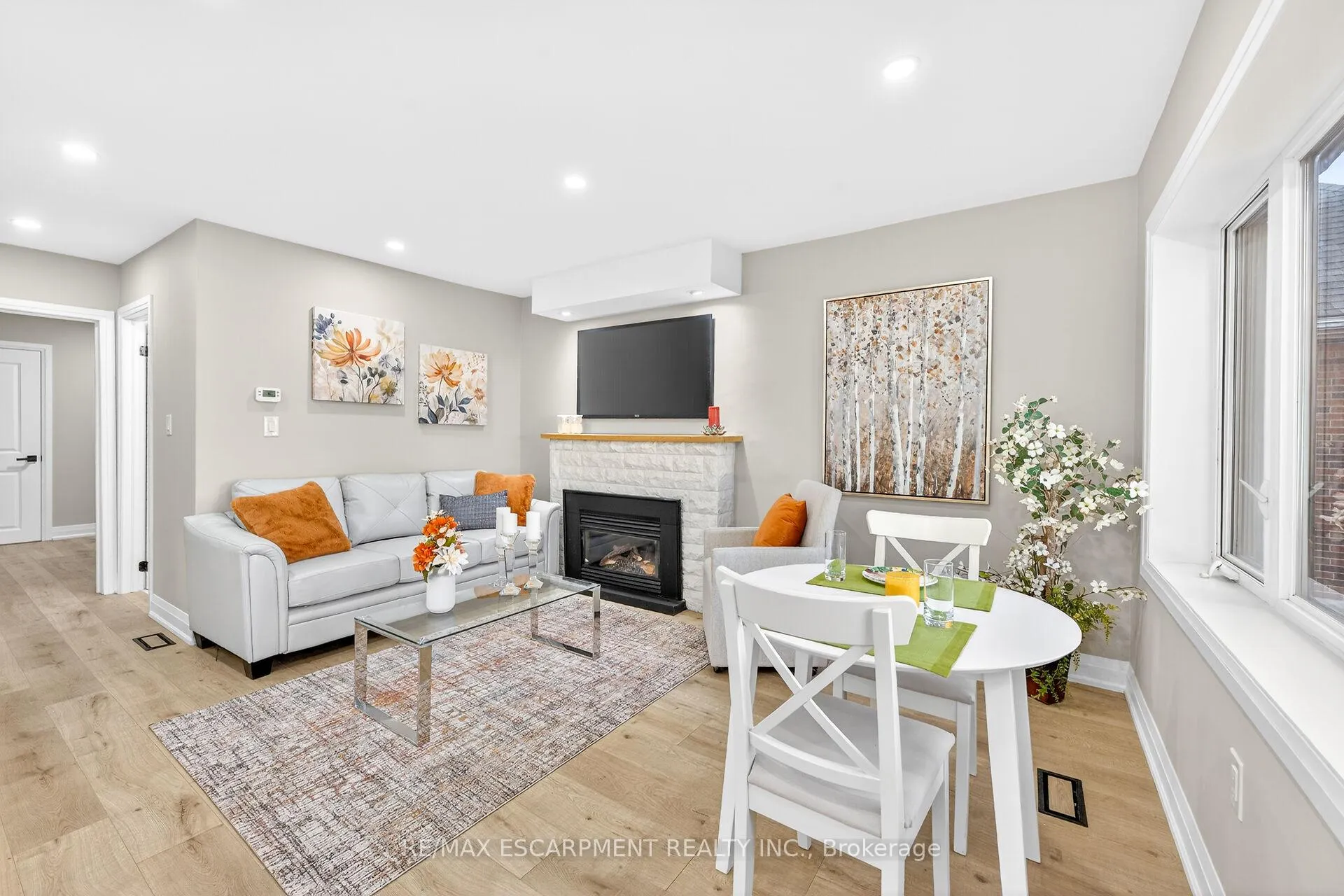 Photo 14 of 262 Broadway Avenue, Hamilton, Ainslie Wood — HOMEH