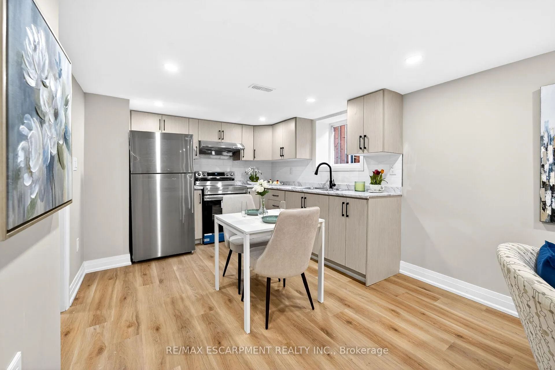 Photo 32 of 262 Broadway Avenue, Hamilton, Ainslie Wood — HOMEH