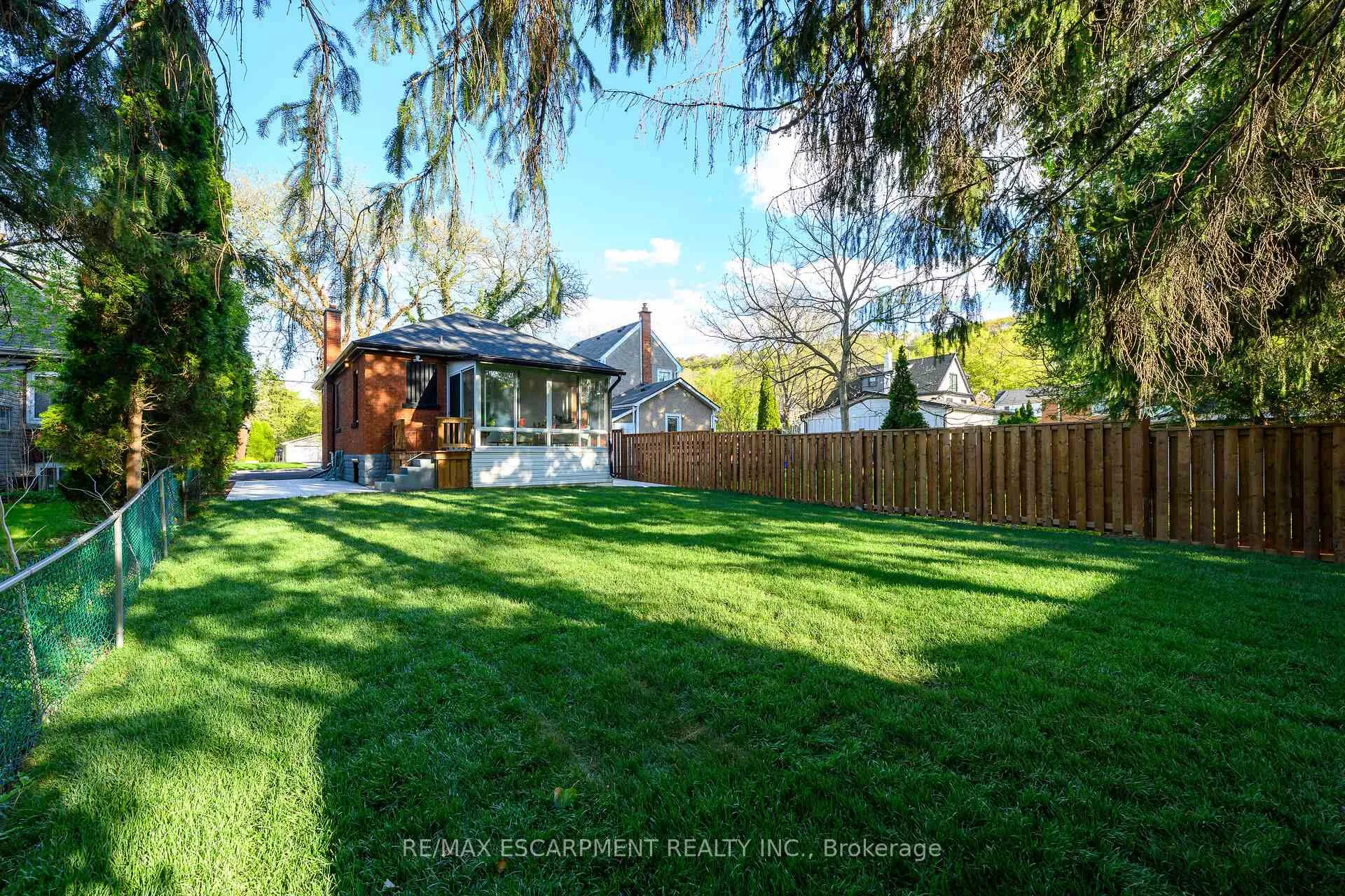 Photo 41 of 262 Broadway Avenue, Hamilton, Ainslie Wood — HOMEH