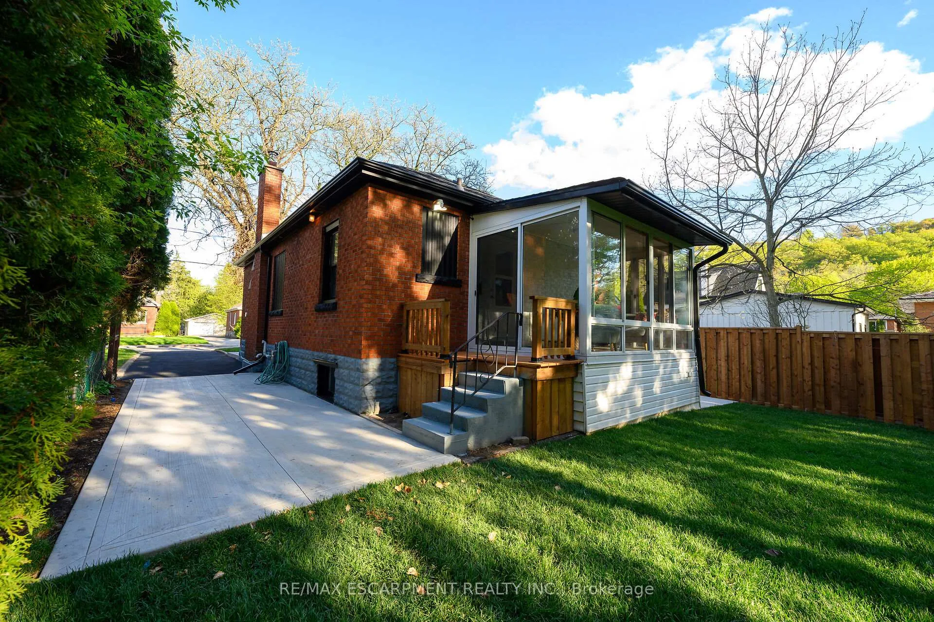 Photo 42 of 262 Broadway Avenue, Hamilton, Ainslie Wood — HOMEH
