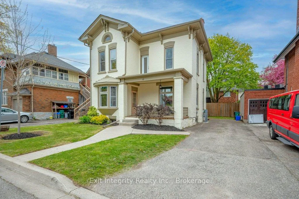 Photo 2 of 12 Clarence Place, Kitchener — HOMEH
