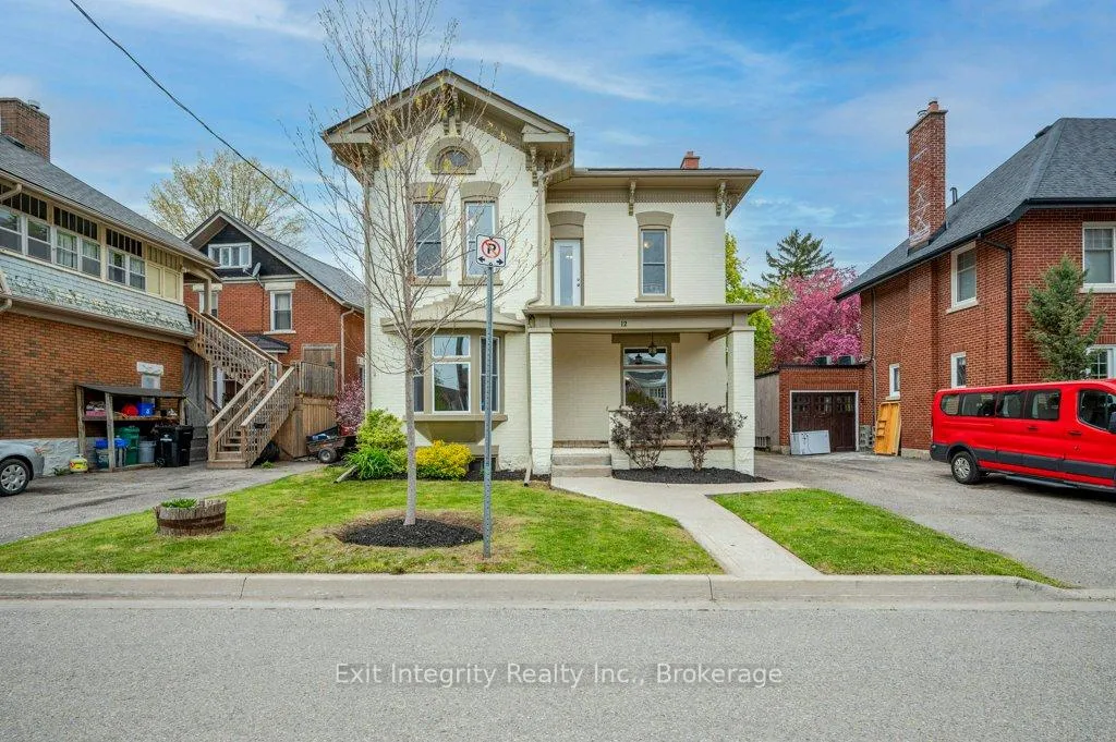 Photo 4 of 12 Clarence Place, Kitchener — HOMEH